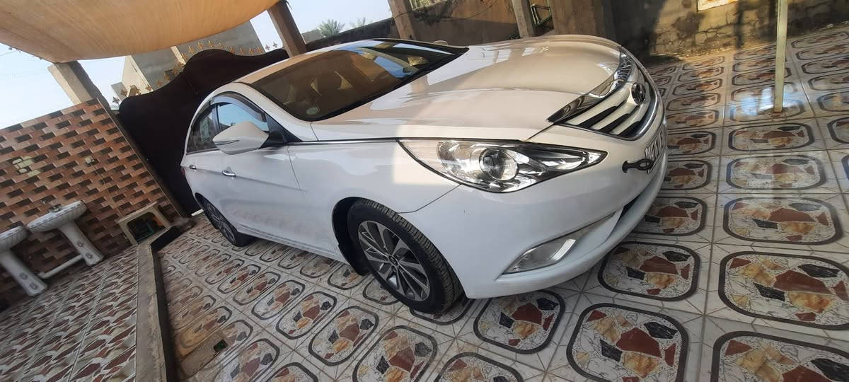 للبيع سوناتا 14  رقم بغداد انكليزي باسمي تحويل مباشر هزة جديدة لوحات جديدة سنوية جديدة 

خليجي الشركة العامة مكينة 2400 دوش  المكينة لا تبخير ولا تنقيص ولا صوت 

تايرات مكينة كير تبريد تدفئة خير من الله 

مواصفات معروفة شفتات ستيرن حساسات كشن كهرباء تحكم ستيرن 

مري شفط 

تربيد قطعتين 

خمسه ويل كب كروم 

بيها ربع جاملغ صبغ حافه بنيد 

شبر بين باب سايق وخلف بيها بارد بسيط 

باقي كفاله 

السعر 135 وبيها مجال 

مكان سيارة بابل 

***********
