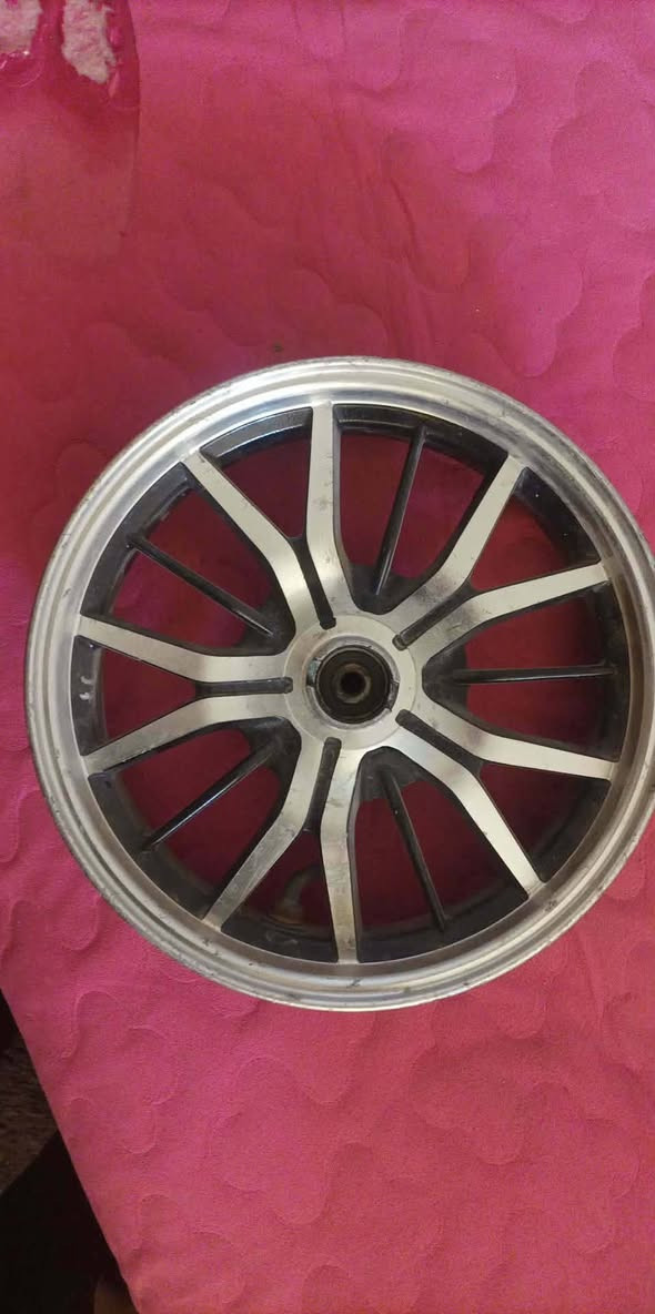 غراض ماكس 
عقل اصلي
كابريتر اصلي عدد ثنين
ويل امامي مشيف رياضي
صينيه عدد ثنين اصلي
جوزه اصلي عندي ثنين
واحدها بدون مفتاح نقص مفتاح بس
وثانيه بيه مفتح شغالت


**إذا كنت صاحب هذا الإعلان وتريد حذفه لأي سبب، رجاءا أرسل رسالة إلى الدعم الفني**