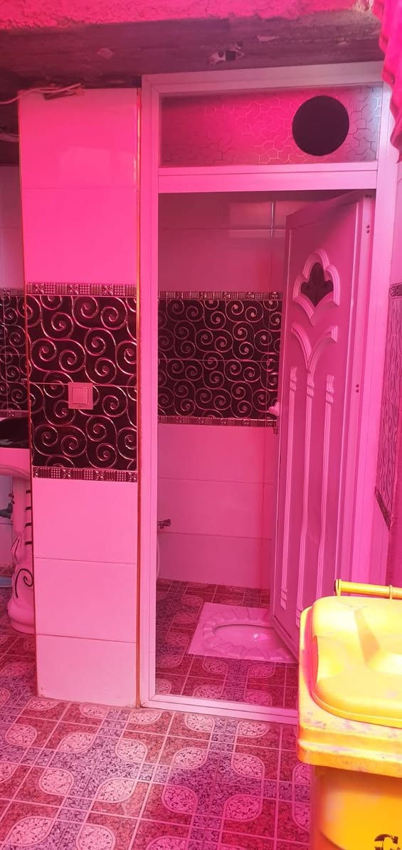 السلام عليكم بيت للبيع الشعب الزراعية خلف حسينية الثقلين المساحة 100
يحتوي على اربع غرف  استقبال  حولي مطبخ 
مدخلين   استفسار  ***********
