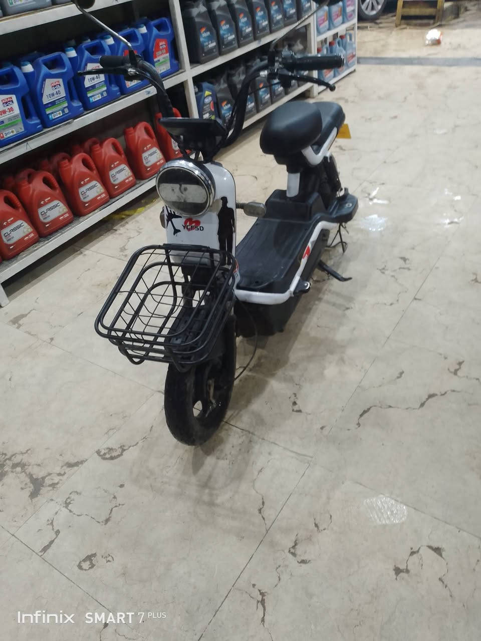 سلام عليكم دراجه شحن للبيع دراجه جديده باطرياته بعدهن جديدات دراجه مانقصه شي سعر 175 وبيه مجال عنوان الدوره الميكانيك ***********
