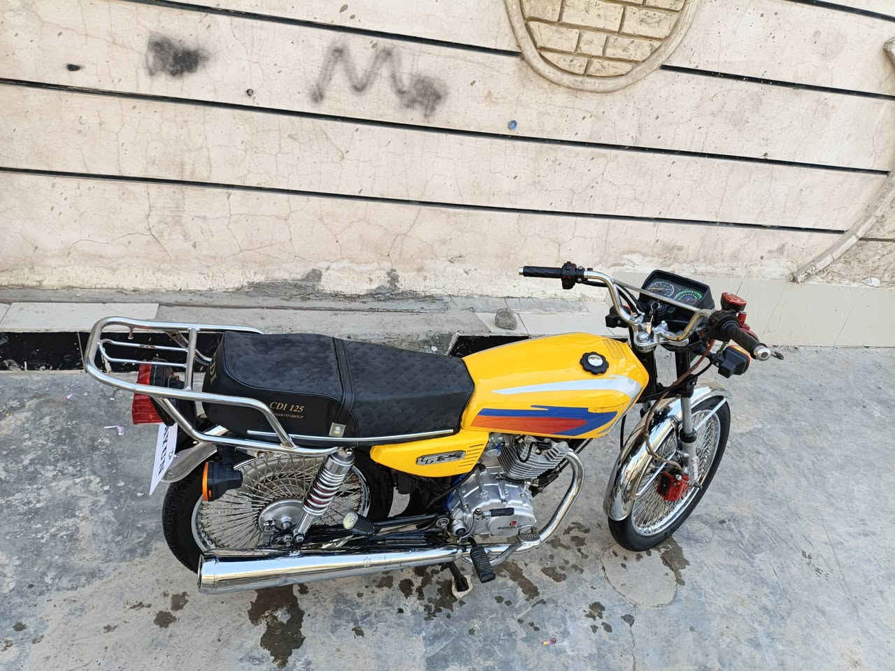 يالله سلام عليكم دراجه 4 كير ايرانيه للبيع موديل 24 أوراق كامله الدراجه مابيها اي نقص كهربائيات كلها شغاله المكينه امبدل بيها فقط بوشه وبستم قبل شهرين لا دخانه ولا تنقيص السعر 500 وبيها مجال بسيط كلش عنوان بغداد حي البتول ***********
