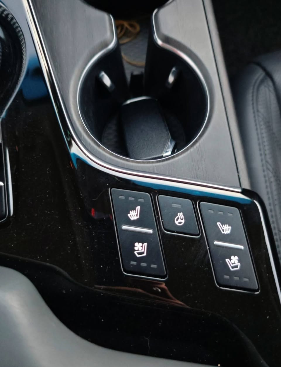 مرقم بابل دولي محرك 6سلندر بانزين عدى البانوراما شنو الي بالك بيها. 
اسود ملكي 
للبيع او للمراوس
 السعر 225
ماكو هيج سعر بهيج مواصفات بانزين 6سلندر 
لحد يقارنها بسعر الغاز التكسي 
للاستفسار ***********

_كيا k8
موديل 2022
اللون اسود فول  مواصفات
بصمه 
فول رادارات 
قيادة اليه
مري شفط 
اشاير بلمري 
مري قلاب من ترجع بك
اضائه من تتقرب الها بلمري 
اضائه بليدات من تتقرب الها
الشاشات الاماميه الكيلومتر وشاشه الراديو بيها فلتر اضائه لحمايه للعين
جنطه كهرباء  شفط
4كاميرات 360
الكاميرا 5 تسجل فيديو  بلادي من الشرك وتعرض على شاشه السياره 
حساس امامي وخلفي 
مودات درايف 4
اوتو هولد
 _شاحن_ وايرلس
شاحن كيبل 
USB
التبريد 3مناخات منفصله امامي وخلفي
الايتات LED عالي وناصي 
الايتات ماطور متحرك
الدشبول  بي اضائه ملونه
اللد الامامي نشرة ضوئيه متحركه
الكشنات الاماميه كهرباء 
كشن السايق مساج
الكشنات الاماميه اوضاع متحركه كثيرة 
كشن السايق خزن 3اوضاع
كشن السايق بعد 130 يحظن السايق
تدفئه تبريد بكل كشنات السياره
تدفئه بالستيرن
بردات خلفيه
كاميرات بالدشبول من شغل اشاره يمين او يسار
محرك 6سلندر بانزين
حادث فقط بنيد مبدل بلونها هوه والدعاميه
ايرباك الستيرن والجواه
ويل 19
تخم تاير مشلن
14 سماعه 
نظام الصوت مريدين صوت نقي بشكل موطبيعي
بريك خلفي من ترجع وسيارة وراح توكف وحدها
الاستفسار ***********
***********_
