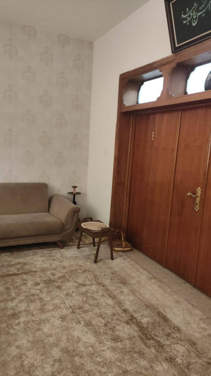 بيت مساحة 100مار مربع طابقين للبيع في حي القدس قرب متوسطة المسجد الأقصى للبنات 
استقبال وصاله ومطبخ وثلاثة غرف نوم وصحيات 
السعر المطلوب 165 وبي مجال 
للاستفسار الاتصال على الارقام التاليه أو زيارة مكتبنا الكائن في حي الانصار مقابل حي القدس قرب صيدلية الراية 
*********** واتساب 

***********

ابو زينب للعقار
