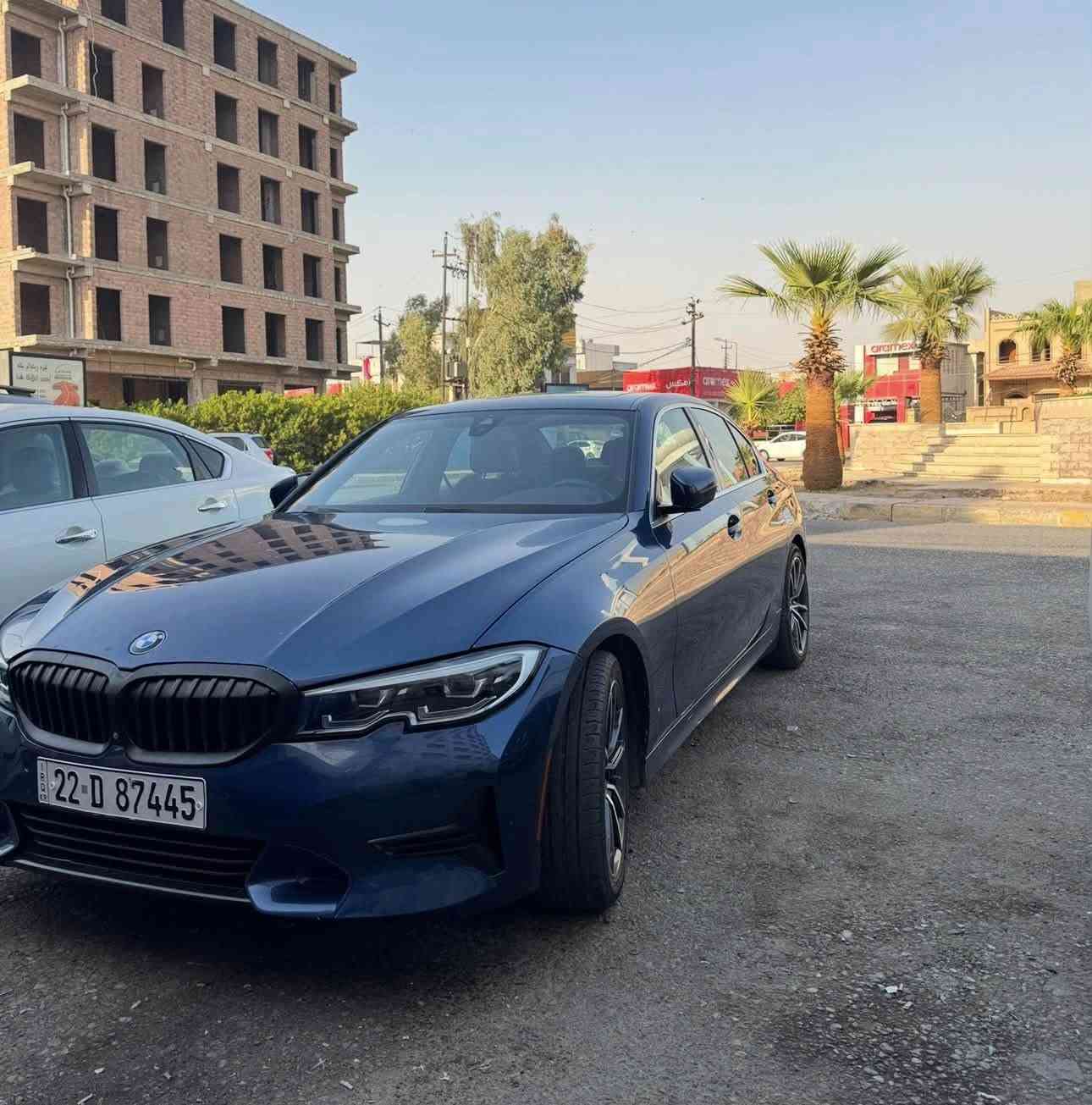 السلام عليكم 
Bmw 330i 2021
سيارة جديدة بمعنى الكلمة ماشية 73 الف كيلو متر حقيقي 
حادث قطعه وحده سطحي بدون دواخل 
المواصفات 
نوع المحرك: TwinPower Turbo رباعي الأسطوانات (4 سلندر)
السعة: 2.0 لترالقوة الحصانية: تتراوح بين 252 إلى 258 حصاناً 
عزم الدوران: 400 نيوتن متر
ناقل الحركة: أوتوماتيكي من 8 سرعات (Steptronic)نظام الدفع: دفع خلفي 
التسارع (0-100 كم/س): 5.8 ثانية
السرعه القصوى: 250 كم
اضائات LED داخلية وخارجية 

سيارة جديدة جدا لون مميز (ازرق غامق) 
السعر المطلوب 252 ورقة وبيها مجال بسيط للشراي 
مكاني اليرموك

***********
واتساب موجود
