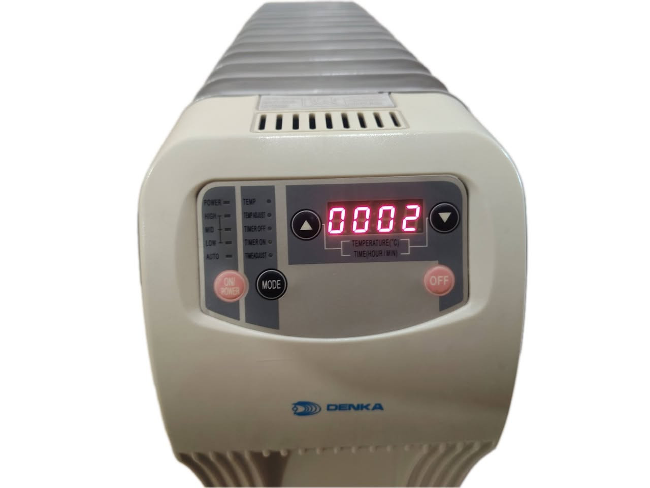 مدفئه زيتيه ماركه دينكا الاصلي
شغاله ونضيفه حيل مخزونه سليمه مابيها اي عطل او كسر بيها تايرات متحركه (نوعيتها زيتيه ما تحرق اليد او الملابس)  بيها موقت شغال تنصبو و اربع وضعيات حراره مكونه من ١٢ خانه السعر
٤٠ الف وبيها مجال بسيط
للاستفسار الاتصال على ***********
