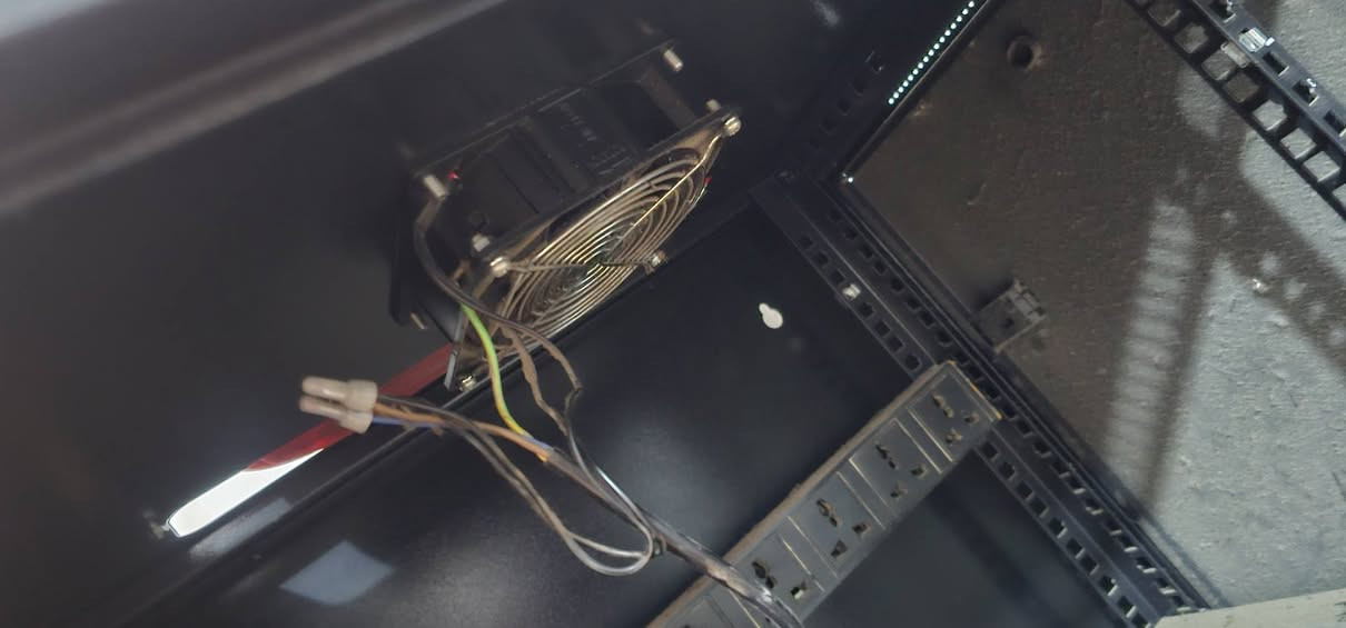 غراض للبيع 
RB2011
Clowd core 1016
Switch tenda
TL-R480T+
Rack 12u
الاتصال على الرقم او واتساب 
***********
اسعار داخل الصور ويوجد توصيل
