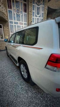 لاندكروز 2017. زيرووو 🥰 ماشيه 27 الف   سياره تخم تاير شاده قبل سبوع. س...