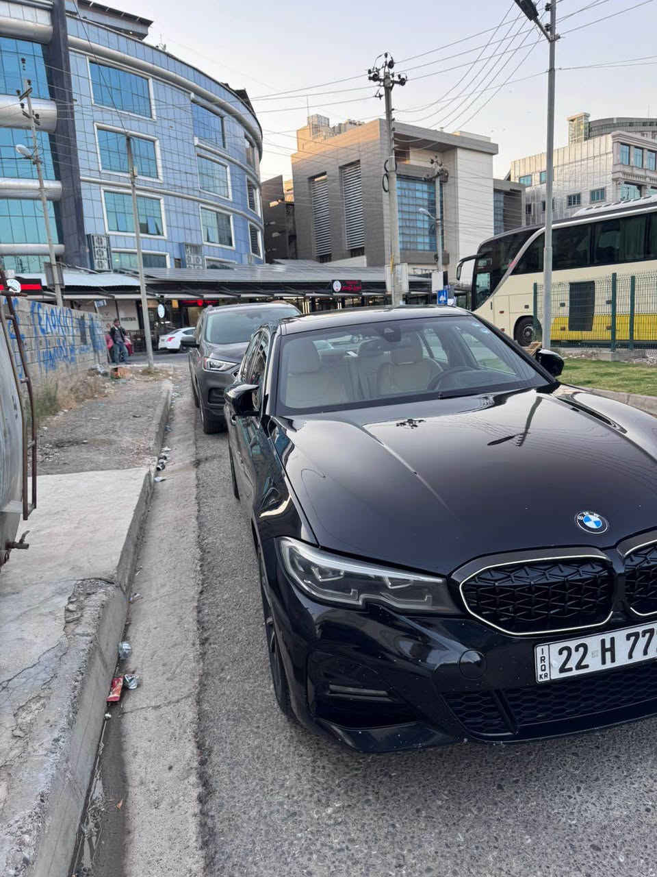 BMW -330i - XDrive 

فول مواصفات مايحتاج نذكر مواصفاتها 
ماشي 107 مايل حقيقي

ضررها قطعه بونيد وجاملغ مبدل بلادي
سيارتي اي نقص مابيها نطيفه 
سنويه جديده ب اسمي تحويل ثاني يوم 

السعر 230 ورقه وبيها مجال 

*********** أربيل, العراق
