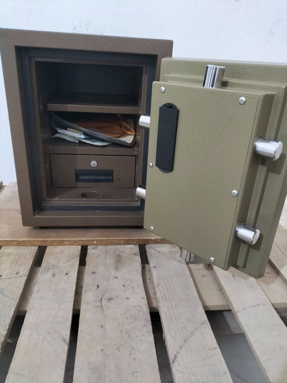 السلام عليكم قاصة حجم كبير الوزن الثقيل  65كيلو للاستفسار خاص0774 201 1549
