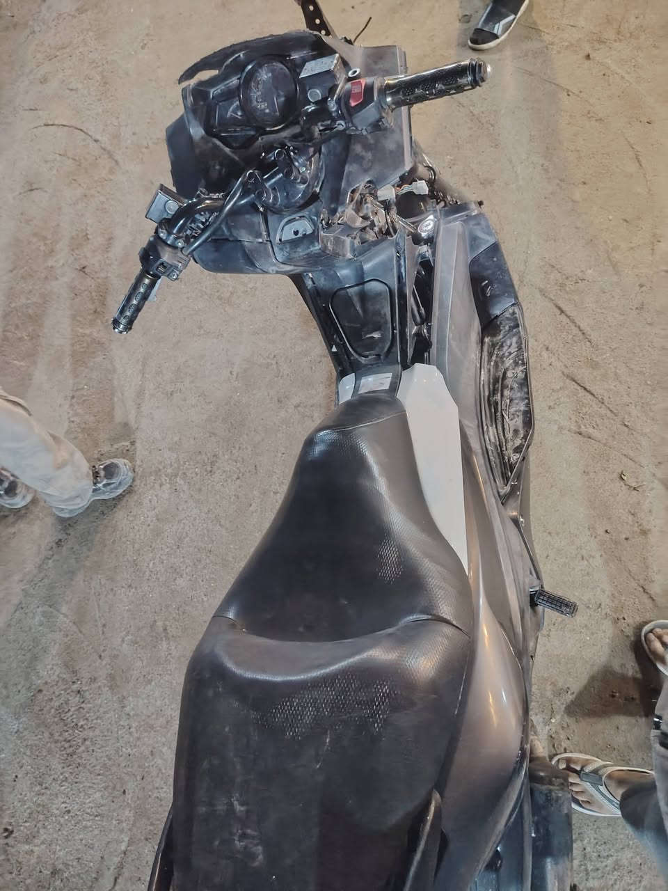 سلام عليكم شباب هاي دراجه كلشي ما بيه بس ما بيه وراق ما بيه وراق اليحب مراوس بتليفون ايفون ١٤ و١٥ وهاذ رقمي بي بس واساب ***********
