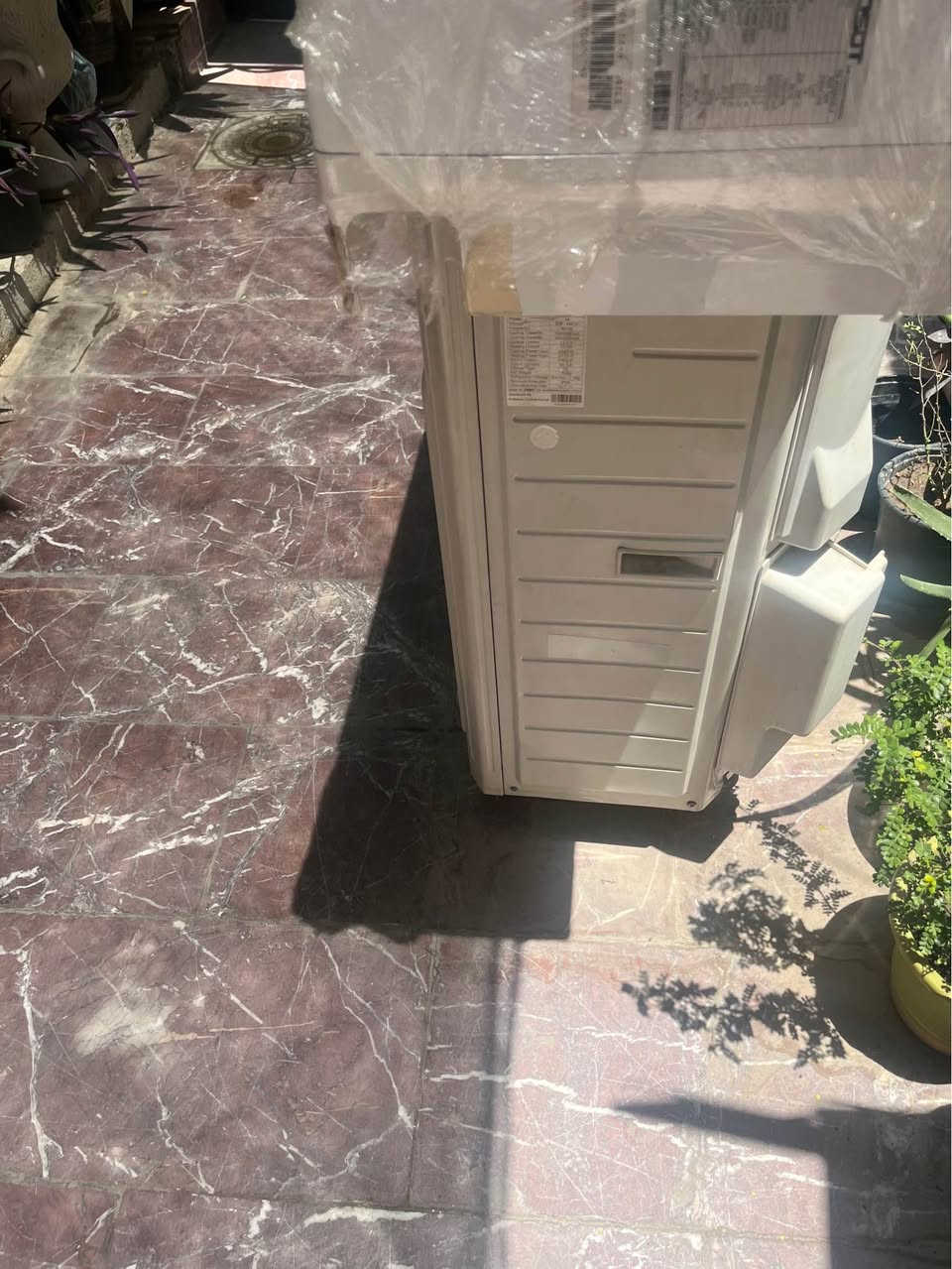السلام عليكم ورحمة الله وبركاته 
سبلت توسوت ٣ طن جداري 
كامل وغاز الشركة 
تبريد ممتاز 
ينفع للقاعات الكبيرة 
السعر ٨٠٠ الف 
مكاني الاعظمية 
موبايل ***********
مهندس طارق بغداد, العراق

