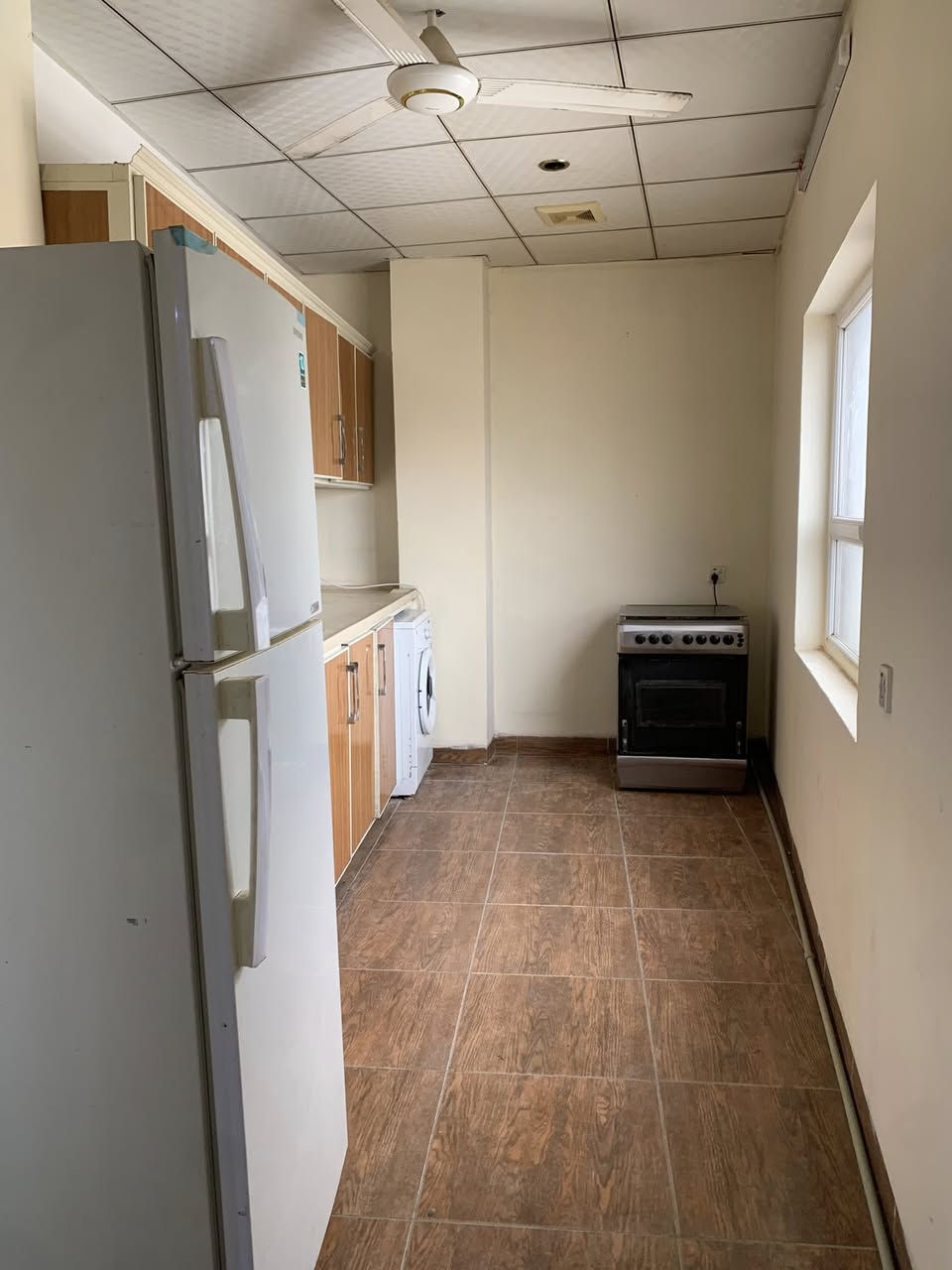 شقه للايجار هولير نوي اربيل الجديده غرفتين وصاله مؤثث ب275دولار قفل للعوائل فقط عقد سنوي
***********
