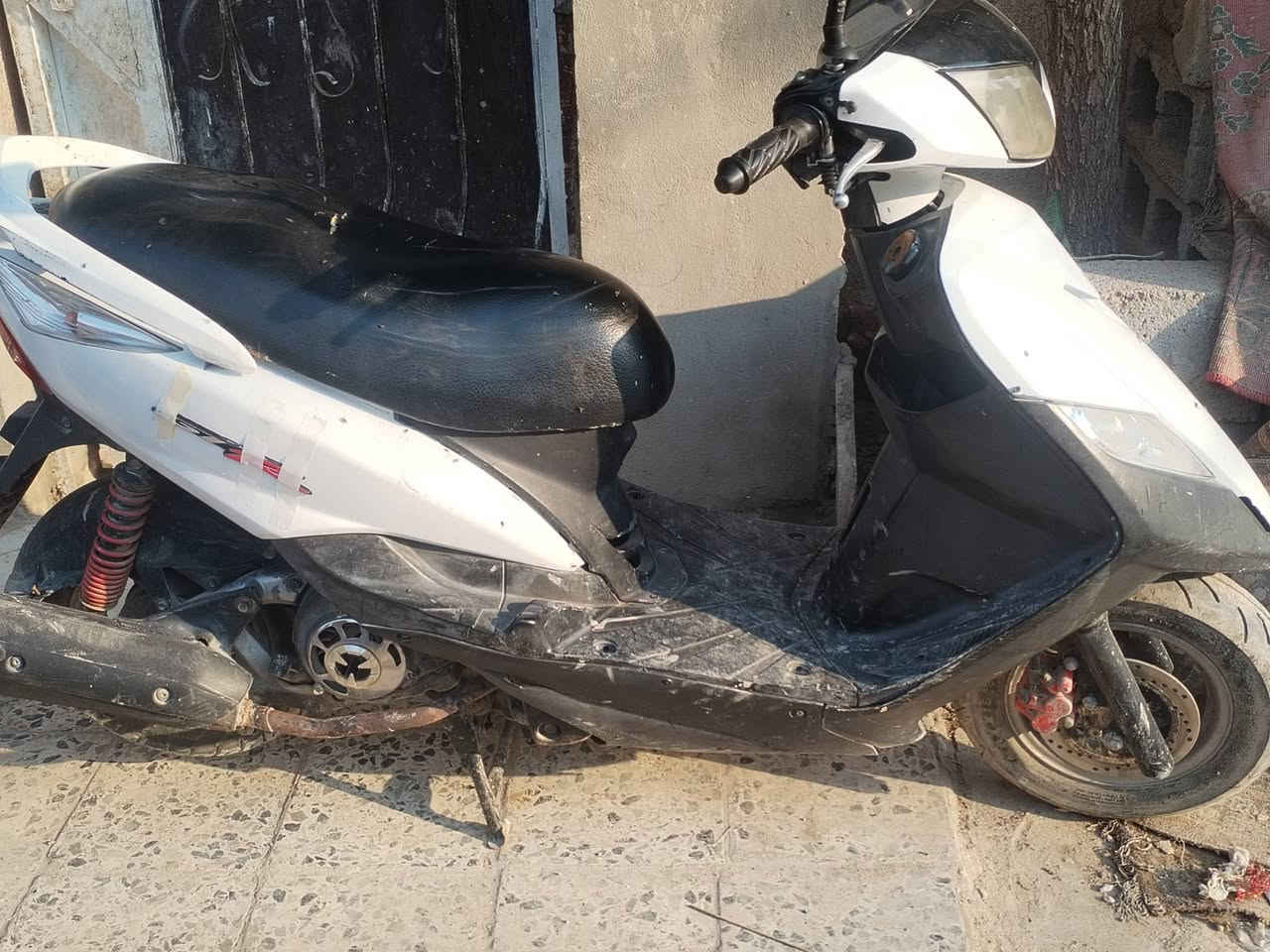 سلام عليكم دراجه ماكس ثعلب للبيع التفاصيل عداد 140 كهربائيات شغاله سلف هندر مكينه حلوه حيل نضافه واضحه ب بصور مكان جرف النداف قرب بسمايه سعر 550 بيها مجال بسيط ممتواجد خاص رقمي ***********
