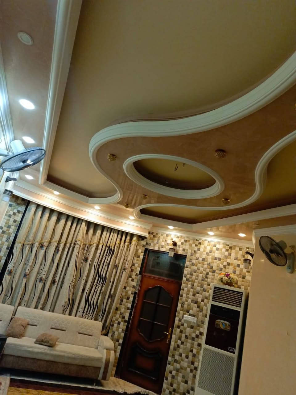 ✅دار البيع طابو صرف المساحة 200 /🏠
✅طابق ونص /
✅كونكريت مسلح بناء حديث 2023 /✨
✅العنوان حي الحضارة شارع العمارات/🏢
✅السكنيه/ الجديدة /🏢
✅الواجهة 10 النزال 20/
✅يحتوي البيت على /⭕
✅كراج سياره كبير /🚗
✅استقبال كبيره /⭕
✅صاله مطبخ /♨️
✅غرفه نوم عدد 2 / وحده جوه وحده فوك /
✅صحيات داخليه وخارجيه /🛁
✅مناور / درج دور تصميم حديث /✨
✅الارضية مرمر /✨

✅مراجعة مكتب قصر الباشا للعقار /🚩

✅العنوان المكتب شارع أسواق طيبه /🚩
مجاور أسواق دجله /🪙

✅الاتصال على الرقم *********** /📞 وتفاصيل /☎️
-----------------------------------------------------------
