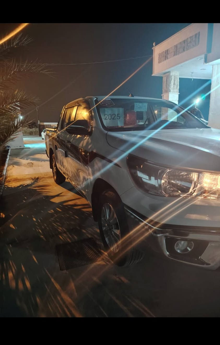 سلام عليكم هيلوكس شركة ساز ام ضمان  25موديل ماشيه كدامك العداد السعر 310ورقات قفل ***********
