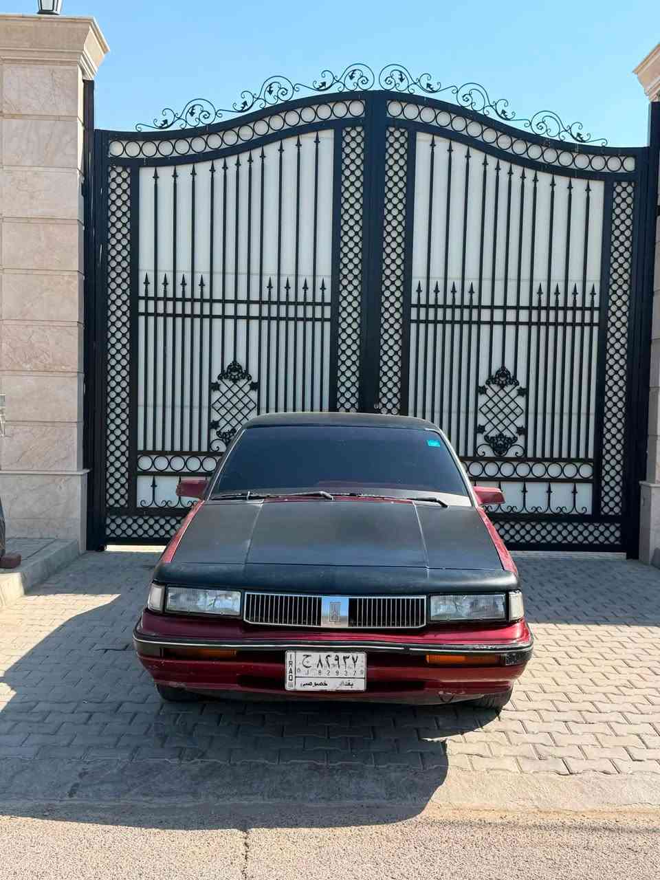 اولدز نظيفة جدا موديل ١٩٩٠ بلادية اي تحوير تبديل مابيهة تخم تاير باتري جديد كير محرك ضمان جدد تبريد شغال ثلج كهربائيات كلهة شغالة صدر جاهز مبيه اي نقص العنوان قرب جزيرة بغداد السياحية او الشعب حسب التواجد السعر ٤٠$ الشراي يتصل ويجي يشوف السيارة ويدلل ***********
