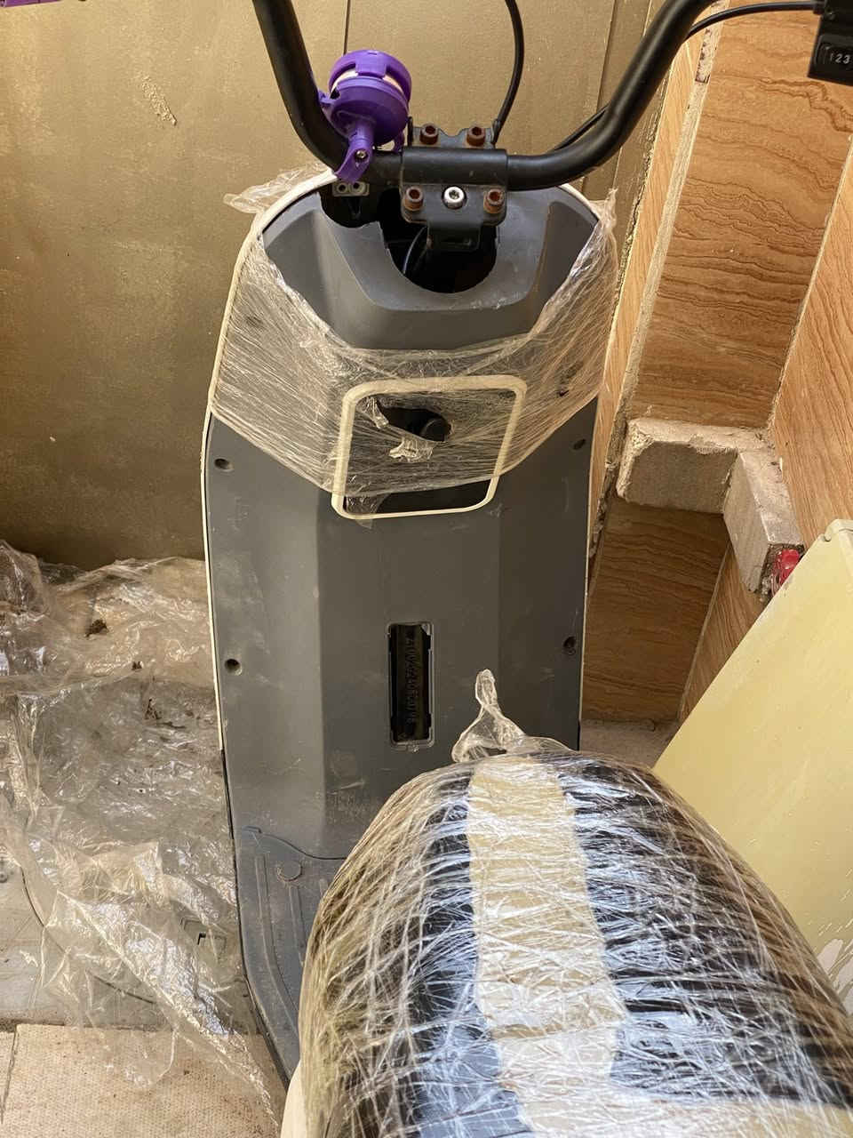 سلام عليكم دراجه شحن للبيع بطاريات جدد ونلي السعر 150 وبيها مجال للشراي المكان بغداد حي الجهاد ***********النقص فقط منفذ شحن الدراجه وجوزه التشغيل بس تشتغل بصمه
