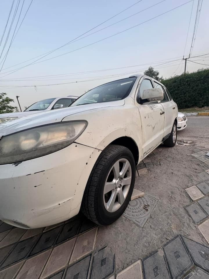 للبيع: 

سنتافي موديل 2009 
بيضاء اللون 
 رقم بغداد 
محرك v6
حدادية نظيفة 
 دواخل نضيفه
تبريد شغال 

للراغبين للشراء الاتصال، على، الرقم ( ***********)
