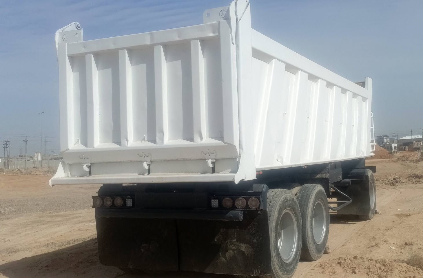 مقطوره تزكام للبيع
طول 7 وربع شاصي 14  دناكير 16 لعاب 
ونج مال تريله شاصي مكفول عربانه شغاله 
مكانه بالنجف الاستفسار ‏‪***********‬‏
