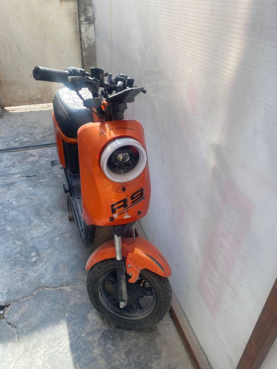 سلام عليكم دراجة R9نقصب باتريات الدراجة نضيفة السعر 200قفل الاستفسار ***********

