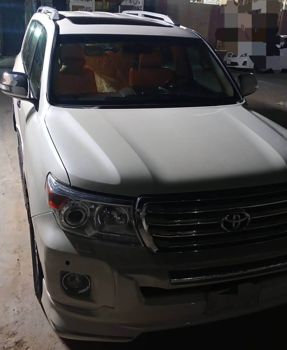 سلام عليكم سياره للبيع لاندكروز  موديل ١٤. بغداد.  محرك سته سلندر. بريم  بيه ضرر.  صفحه  شاصي مكفول محرك وكير وكسل  مكفولات صبغ بيه عله كد الضرر. بس. ماشيه ١٥٥.        مكان بغداد.    سعر.  ٣١٠.          ***********
