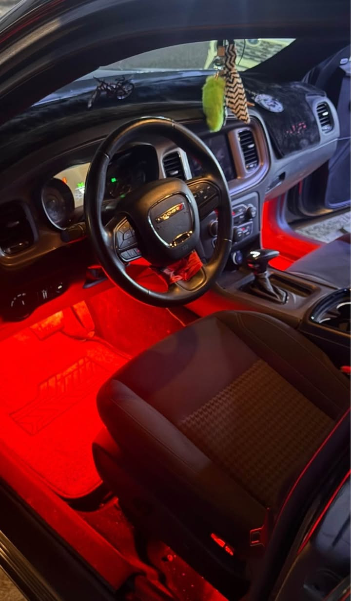 السلام عليكم جارجر SXT بلاك توب اخر اصدار موديل 2023 
بيهة صبغ قطعتين  جاملغ وبنيد 
ماشية 14 الف بعدهة بريحة الشركة 
رقم بغداد جديد باسمي 
رايدهة 200$
مكاني بغداد الجديدة 
*********** بغداد, العراق
