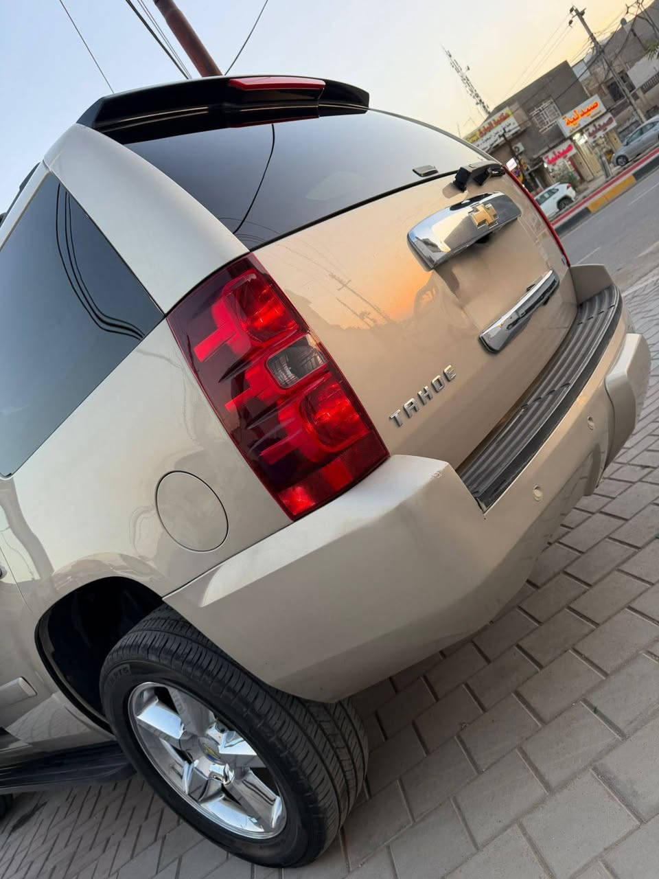 السلام عليكم 
تاهو دخول جديد جاهزه مكينة كير حدادية تبريد تدفئة شغال
سيارة مابيه كل نقص 
كشن منفصل 
جنطة كهرباء 
ويل كروم اصلي 
أرقام طبق الأصل شغل اصلي
عنوان بغداد
السعر 110  بيها مجال حق الجية
ترهم مراوس حسب الرغبة
***********
