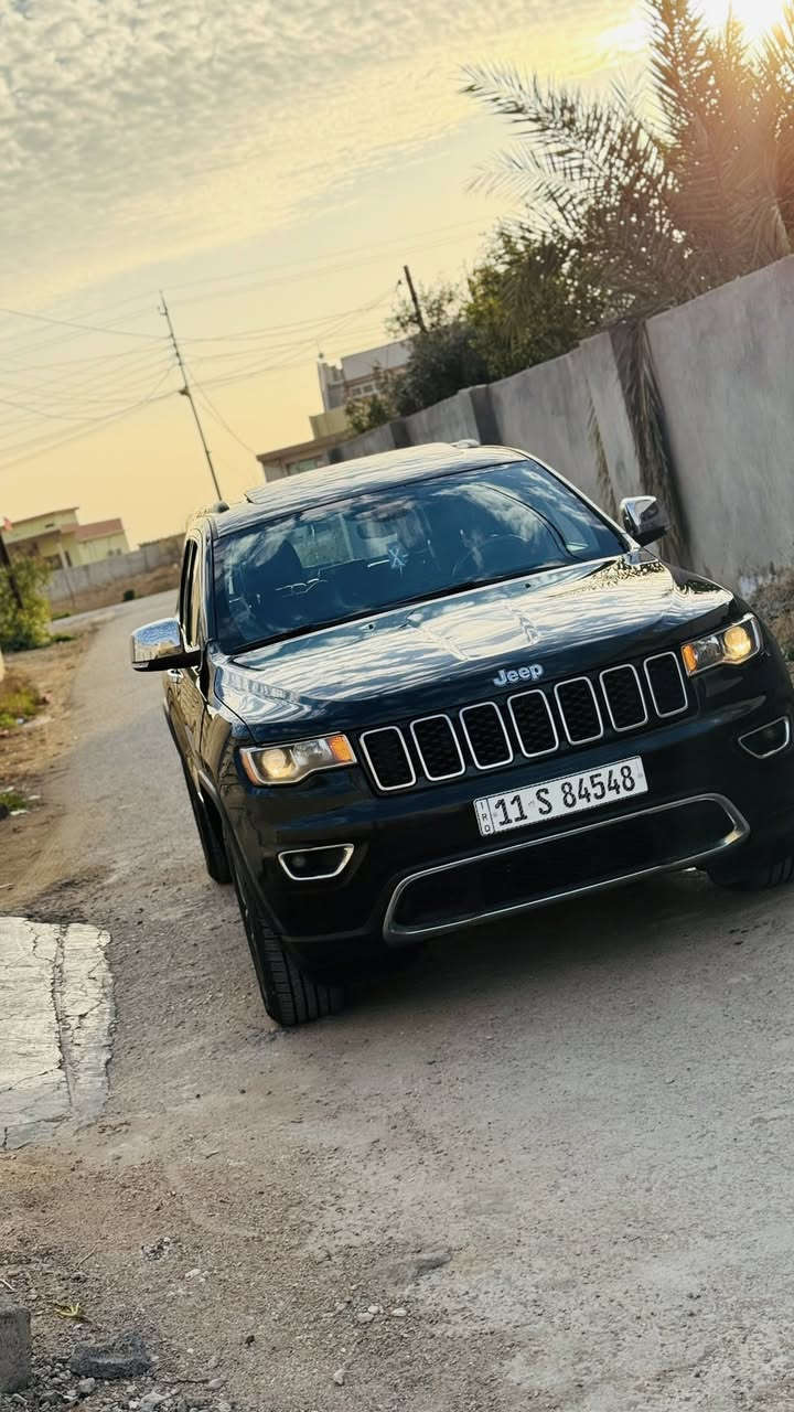 السلام عليكم جيب لمتد 2020 
الموديل 2020 
المحرك : V6.  3.6L . 
العداد :90 الف
رقم بغداد هزة وسنويه ورقم جديد 
المواصفات 
* رادار جانبي مع مانع تصادم .
* تحذير النقطة عمياء ⚠ .
* ويل قياس 20 انج .
* فتحة سقف . 
* شاشه كبيرة 8.4 انج . 
* نظام الخرائط (GPS) .
* ستيرن تدفئة . 
* تشغيل عن بعد .
* صندوق كهربائي .
* حفظ وضعيات الجلوس (ميموري) . 
* المقاعد الأمامية كهربائية .
* المقاعد الأماميةتدفئة .
* حساسات أمامية
* حساسات خلفية . 
* كاميرا خلفية .
* تدفئة ستيرن . 
* المرايا الجانبية قابلة للطي .
* مرايا متحسسه للضوء العالي . 
* مانع تصادم خلفي .
* بلوتوث تلفون . 
* محدد سرعة . 
* نظام التشغيل والاطفاء الاوتوماتيكي ( Auto Start System ) .
* نظام بريك اوتماتيكي ( Auto Break System ) .
وباقي المواصفات معروفه السيارة معربه بالكامل + مكينه مسستمه بنضام بانزين عادي شرط بدون قطرة دوانز 
السيارة بيها طخطخات باامريكا مصبوغه عام باامريكا بدون دواخل صورة الحادث مرفقه شرط بدون اي دواخل السيارة 
السعر 170 وبيها مجال للطيبين 
رقم الهاتف *********** 
العنوان ديالى بعقوبه
