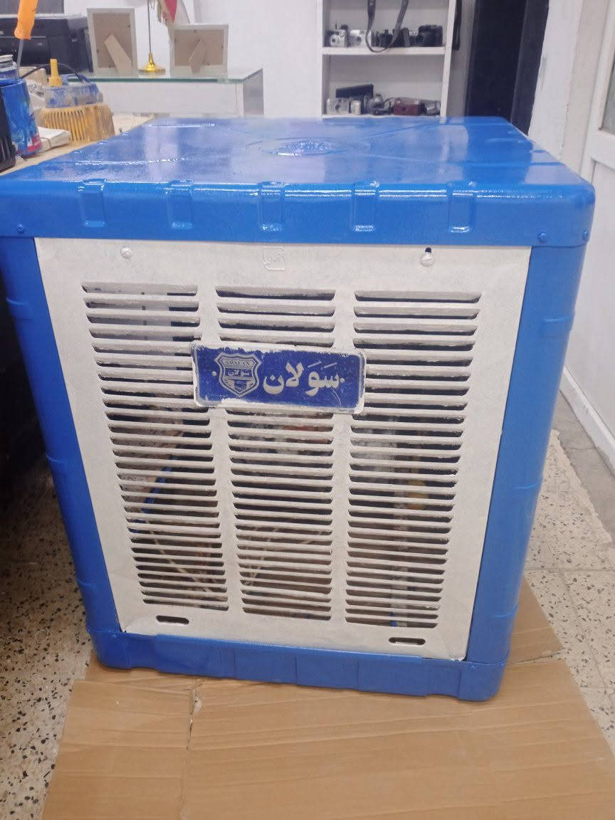 سلام وعليكم شباب مبرده سولان نضيفه ومصبوغه جماليه حجم ثنين ونص الداخل مامصبوغ فقط الخارج وشرط لا خيسان ولا بعج مطورها نحاس عنوان موصل اتصال عل رقم او خاص السعر 120وبيها مجال قليل ***********//***********
