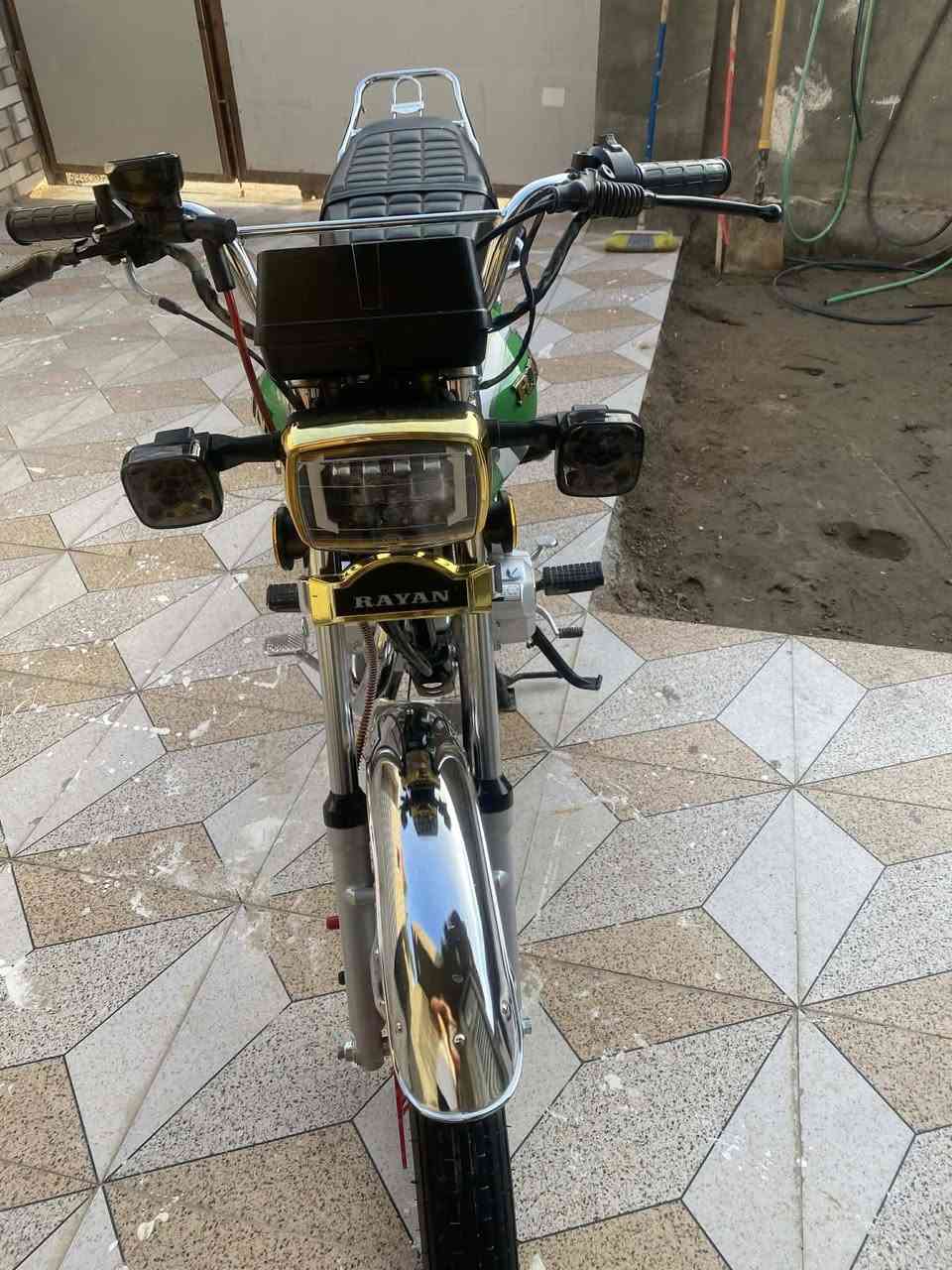 السلام عليكم دراجه سيفان لبيع موديل ٢٤ اوراق درجه نضافه مثل ماموجود بل الصوره دراجه خير من الله مكاني بابل حله ابي غرف دراجه مامفتوحه 
السعر ٧٠٠وبيها مجال 
***********
