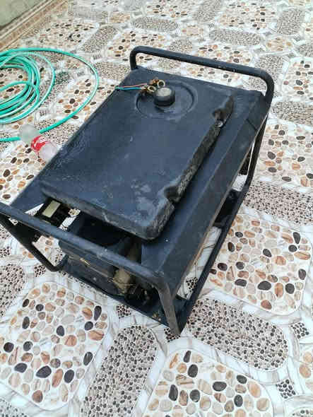 مولد ياباني 20 امبير شغال سعرة 200الف ***********
