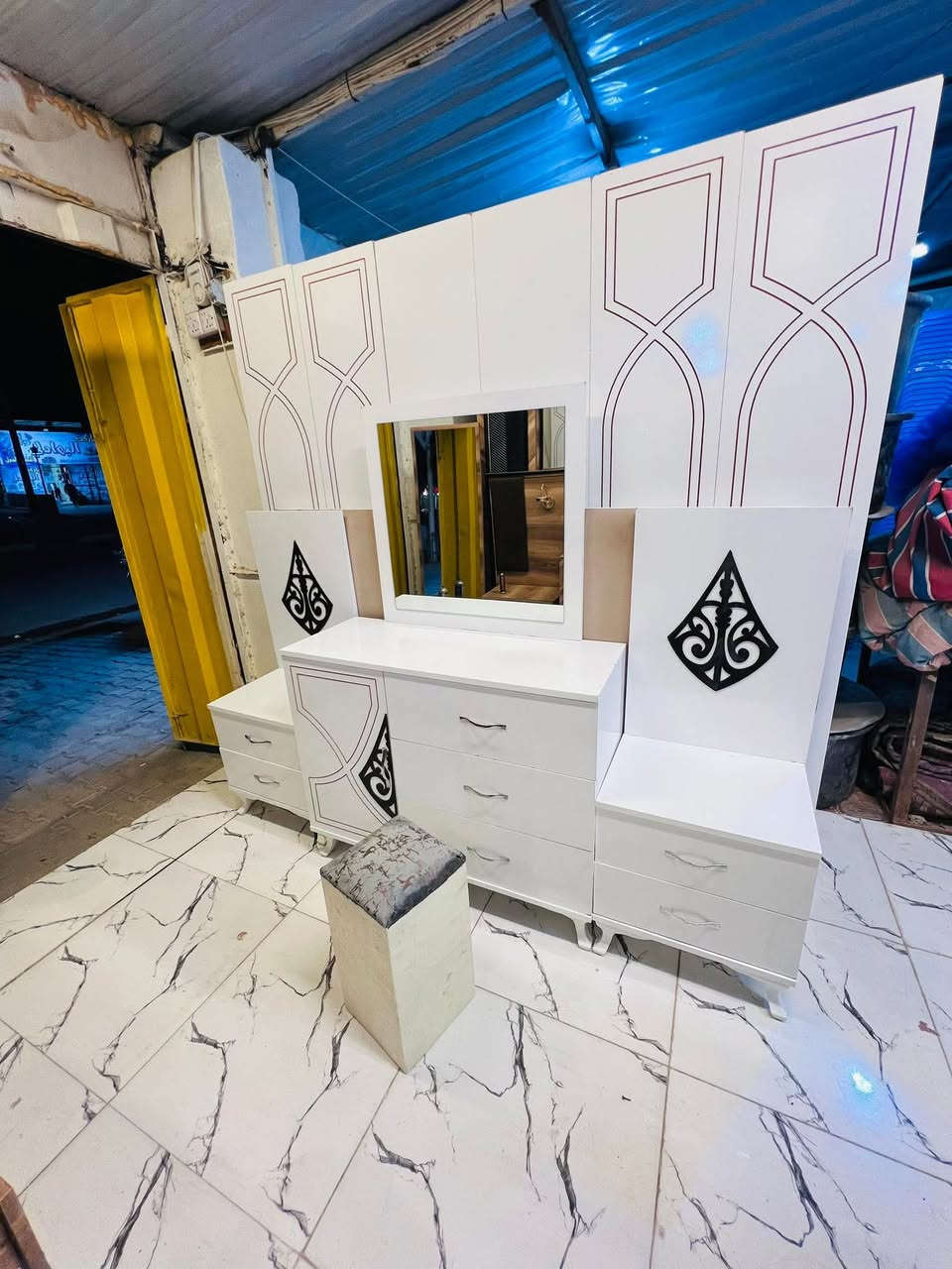 غرفة نوم مستعملة🇹🇷
 نضافة٨٠ ٪💯
عدد القطع / 5
نضام / أبواب 💢 
سعرهة 500🔒
شد ونقل داخل بغداد مجاني🚛
يوجود توصيل محافضات
هدية 🎁 طابورية اضافية


**إذا كنت صاحب هذا الإعلان وتريد حذفه لأي سبب، رجاءا أرسل رسالة إلى الدعم الفني**