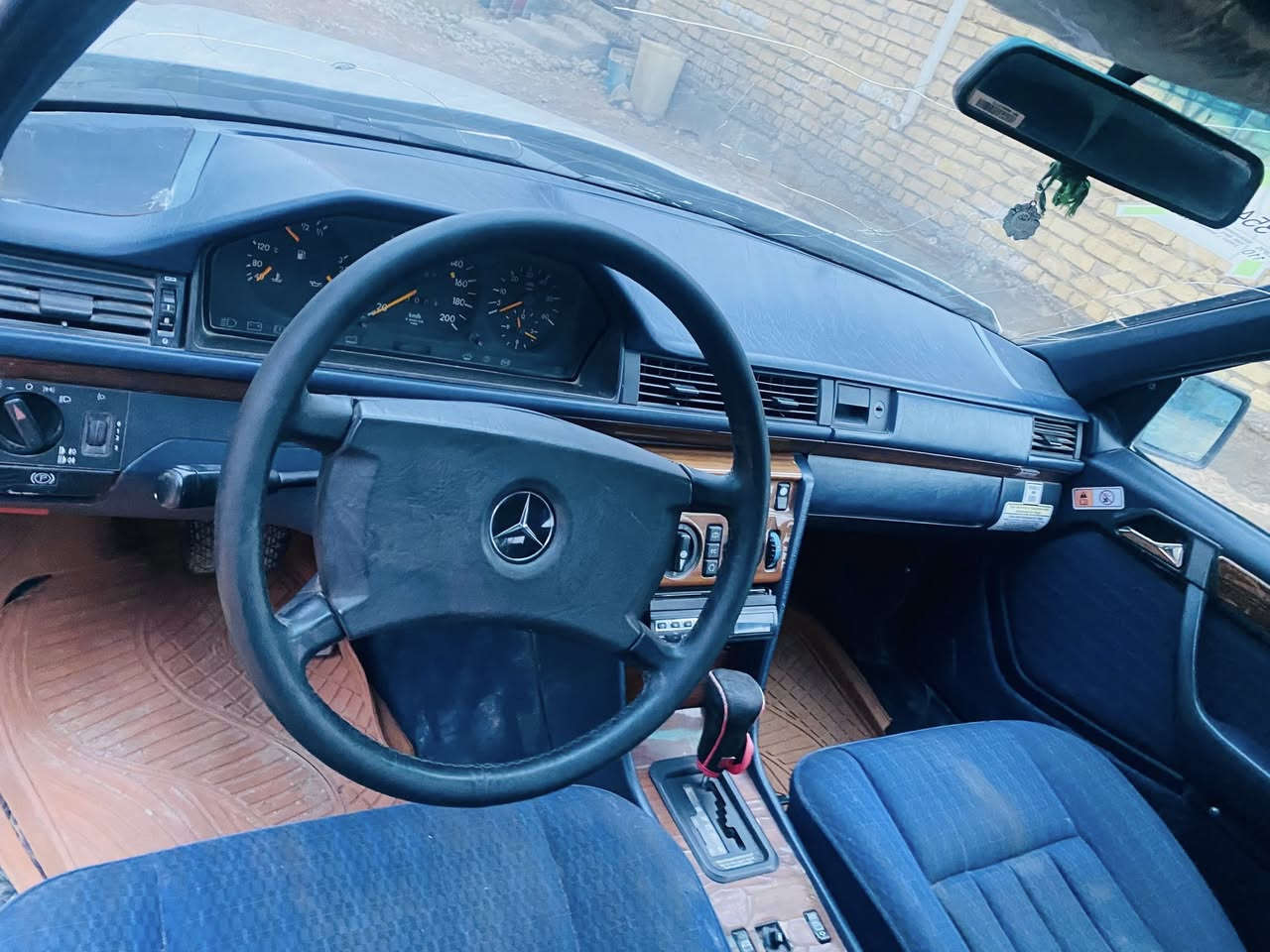 سلام عليكم مرسيدس دب مديل/٨٦/مكينه ملكه فافادتي/ جديده / عنوان واسط مركز مدينه/ سعر / ٣٠ / بيها مجال /***********/تفاصيل كثر عله رقم هاذ
