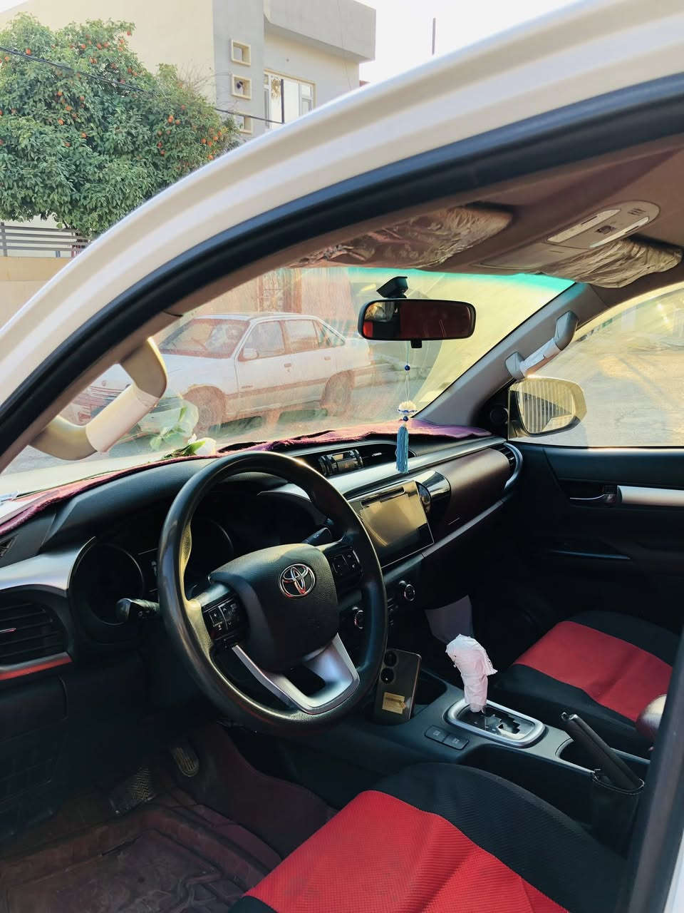 للبيع بيكم هايلوكس 2016 
بريمه فول 🔥💯
6 سماعات
شاشه لمس
داخل احمر 
تبريد قطعتين
كامره خلفيه
حساسات خلفيه 
ثلاجه 
بيها مكانين بارد خفيفه فقط (بدون صبغ)
ماشيه 173 الف حقيقي 
كير محرك مكينه كلو بشرط شركة ماملعوب بيهم 
مكانها موصل ايسر تفاصيل اكثر اتصل او خاص ***********
