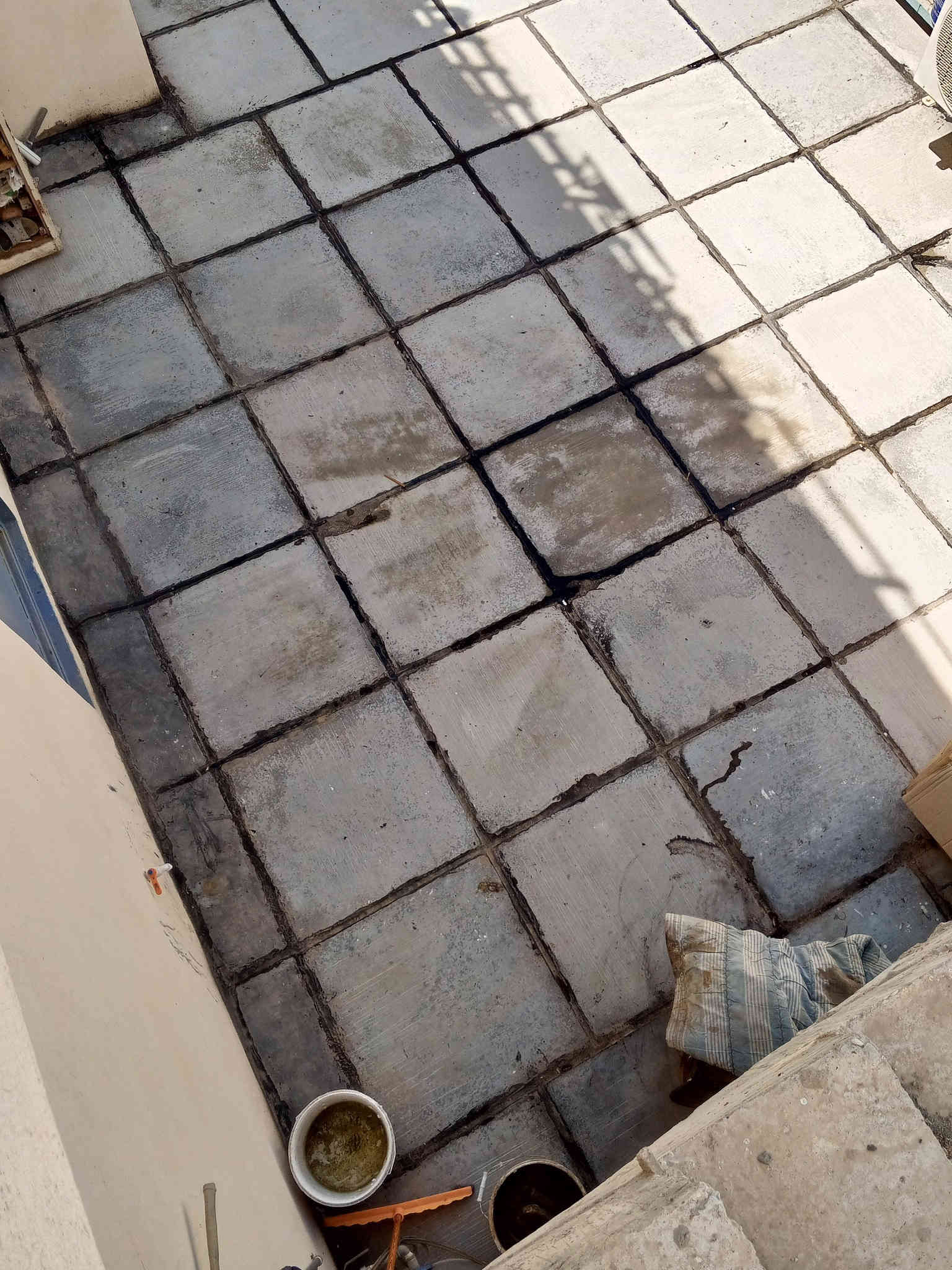 عمل السطوح الجوينات وجدران الخارجية والماستك والزفت ***********
