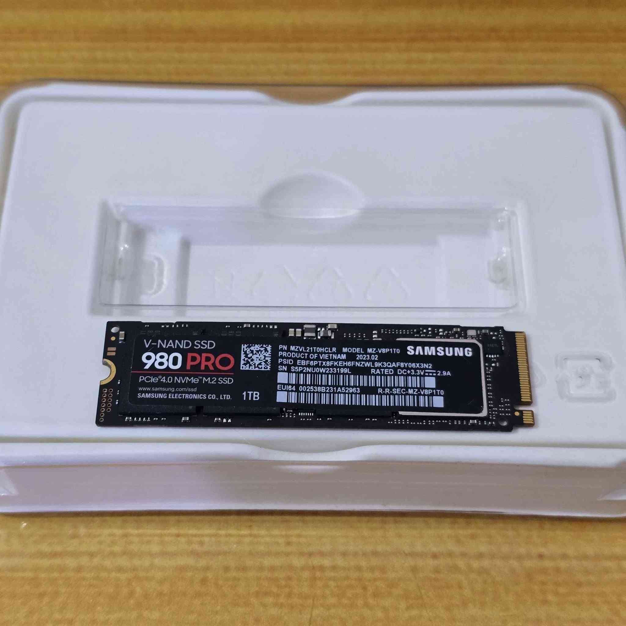 SAMSUNG V-NAND SSD 980 PRO
PCIe 4.0 NVMe M.2 SSD 1TB
الجيل الرابع ملائم للحاسبات الگيمنگ و البلي 5 بسرعة عالية / قراءة ~7000م.ب. & كتابة ~5000م.ب.
قطعة مستخدمة بحالة ممتازة مشابه للجديد
استخدامي السابق توسيع ذاكرة تخزين لجهاز PS5
وبعته الجهاز وبقت القطعة عندي وعرضتها للبيع
القطعة مضمونة العمل والكفائة 100%
السعر 170 & بي مجال للتعامل
العنوان محافظة واسط / قضاء الحي
يتوفر توصيل لجميع محافظات العراق الحال, واسط


**إذا كنت صاحب هذا الإعلان وتريد حذفه لأي سبب، رجاءا أرسل رسالة إلى الدعم الفني**