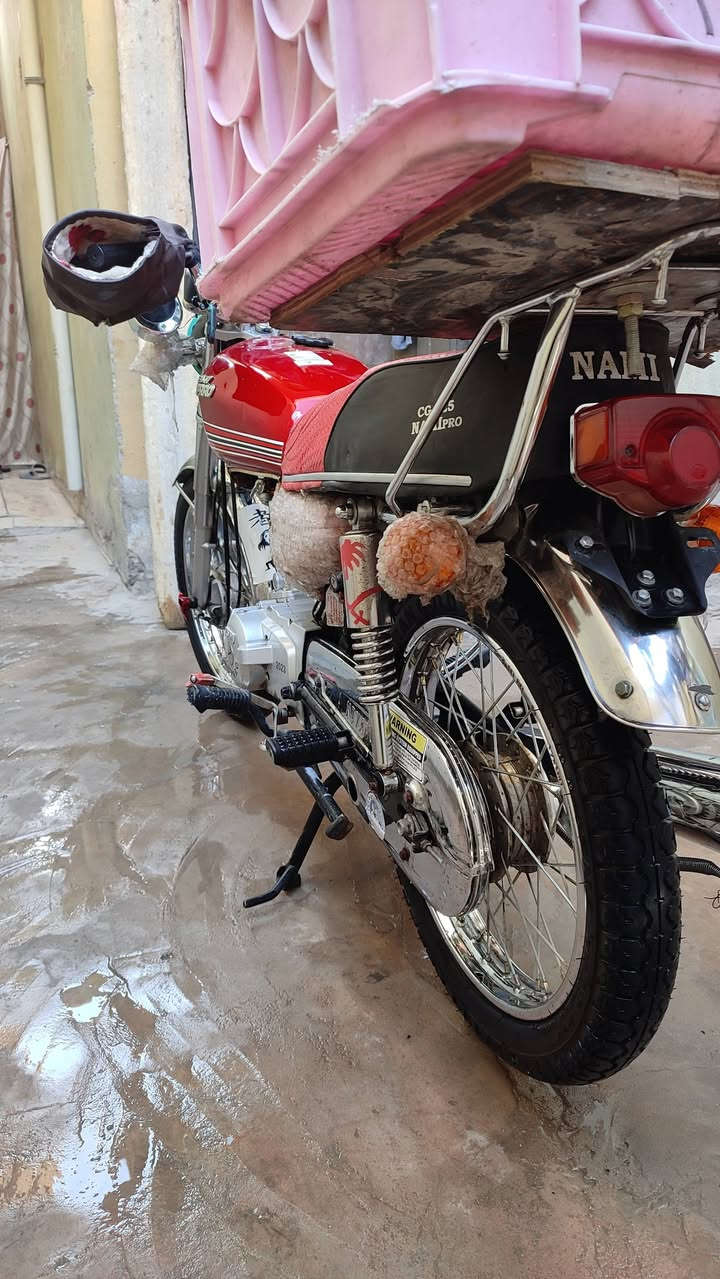 السلام عليكم ورحمه الله وبركاته ..بيع مستعجل
دراجه 4 كير نامه برو غطاس 23 طالعه 24 أصولي  جديده ما عايزه شي وكيلها الكرعاوي بسمي سعر 750 قفل قفل بيع مستعجل 
***********
