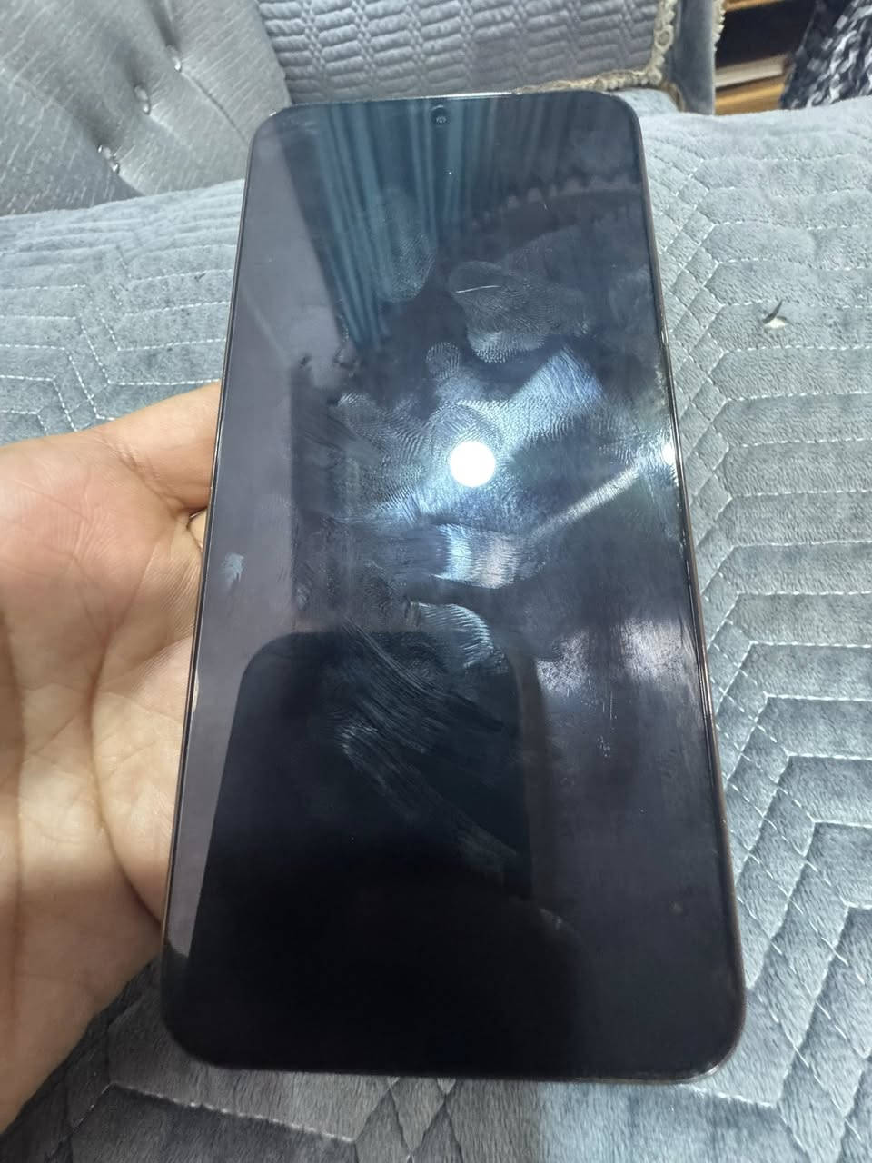 التفاصيل كامله يعني ميحتاج تسأل بعد 
� للبيع HONOR X9d – استخدام قليل جدًا

جهاز نظيف مثل الجديد، استخدام شخصي وخفيف، بدون أعطال أو صيانة ✔️

🔴 المواصفات الكاملة:

📷 الكاميرا
• كاميرا رئيسية 108MP + OIS تثبيت بصري
• نظام MATRIX AI Vision Camera ذكاء اصطناعي للتصوير

⚙️ الأداء
• معالج Snapdragon 6 Gen 4 سريع ومستقر
• تقنية GPU Turbo لتحسين أداء الألعاب

🧠 الذاكرة
• 12GB RAM
• + تقنية HONOR RAM Turbo لزيادة السلاسة

💾 التخزين
• سعة داخلية 256GB

📱 الشاشة
• شاشة كبيرة بدقة 2640×1200
• تقنيات حماية العين من HONOR

🔋 البطارية
• بطارية ضخمة 8300mAh تدوم يومين استخدام

🖥 النظام
• MagicOS 9

✨ الشكل أنيق واللون مميز
🧼 محافظ عليه جدًا
🔌 كلشي يشتغل 100%

مناسب للتصوير، الدراسة، السوشيال، وحتى الألعاب 
�
السعر اتصل على هذا الرقم علماً مكلف بالنشر
***********
