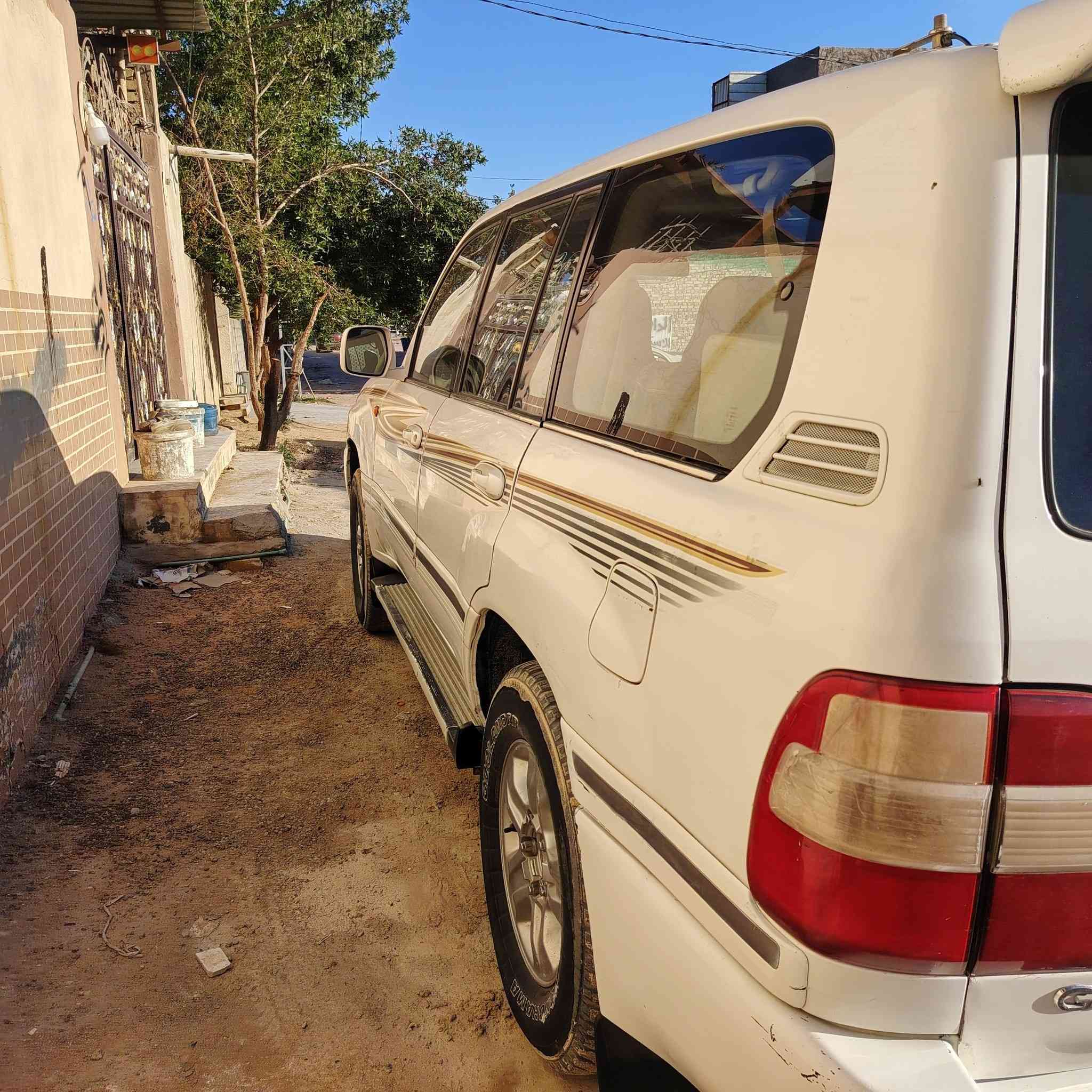 لاندكروز موديل ٢٠٠٧ أصل فول مواصفات 6سلندر كير اوتماتيك ثلاجة فتحه 3قطع تبريد دفلك فور ويل شغال فتحه رقم بصره/العنوان نجف السعر١٣٠ وبيه مجال/***********
