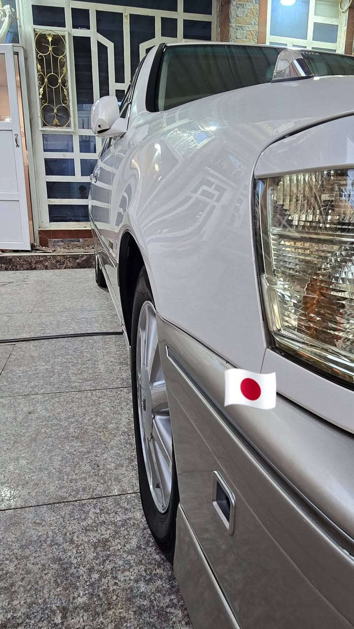 ﷼♕ملكه موديل2003 اصل كرستال فول بطن عدا الفتحه رقم سليمانيه دولي الانكليزي سنويه جديده وهزه جديده تحويل ثاني يوم بسمك شرط الاضباره والرسميات السيارد جديده مال جناي وجاهزه للاخير .. امحرك D4 الكبير شاصي 75 حجم300o لتحوير النجف دشبول عارف العيساوي
٭برده كهربائيّه
*ثلاجه
*اربع دكم
*اقراص جنجر
*مضخمات بلاد صوت
*مفرغه هواء
*دبل شاشه رقميه والكترونيه
*اربعه كشنات كهربائيه 
*ستيرن كهربائيّ تحكم بلاد
*كروز سرعه
*شاشه كرستال ترحيب سيدي اقراص
*تحكم صيطره    
*سبلت  تبريد قطعتي امامي وخلفي وتدئفه
* دليل امامي
*ويل نجمه اصلي نفطي
* تخم تاير جديد                                               
*ايرباك تكم tدركه صاج تور كشنات
*حساسات امامي وخلفي اصل لحيه اماميه t٭نياكل ستيل
+مري شفط مع هيتر غراض جنطه كامله مع سبير بخطته بعده السياره طك كارتون شرط ترايها 180  ♕♕♕♕♕سعر157
مكاني الحله هاذه رقمي ***********
