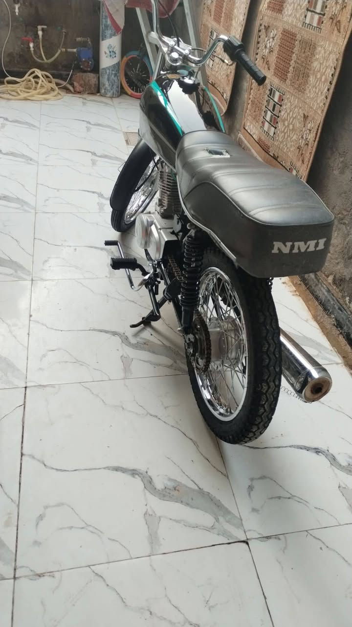 سلام عليكم دراجه البيع كلك مكينه بل جيس شلعه ومعدل فول الدرجه مكينة نامه اصلي مامفتوحه سعره 650 وبيه مجال العنون ناصريه مركز مدينه قريب عل ساهرون الرقم ***********
