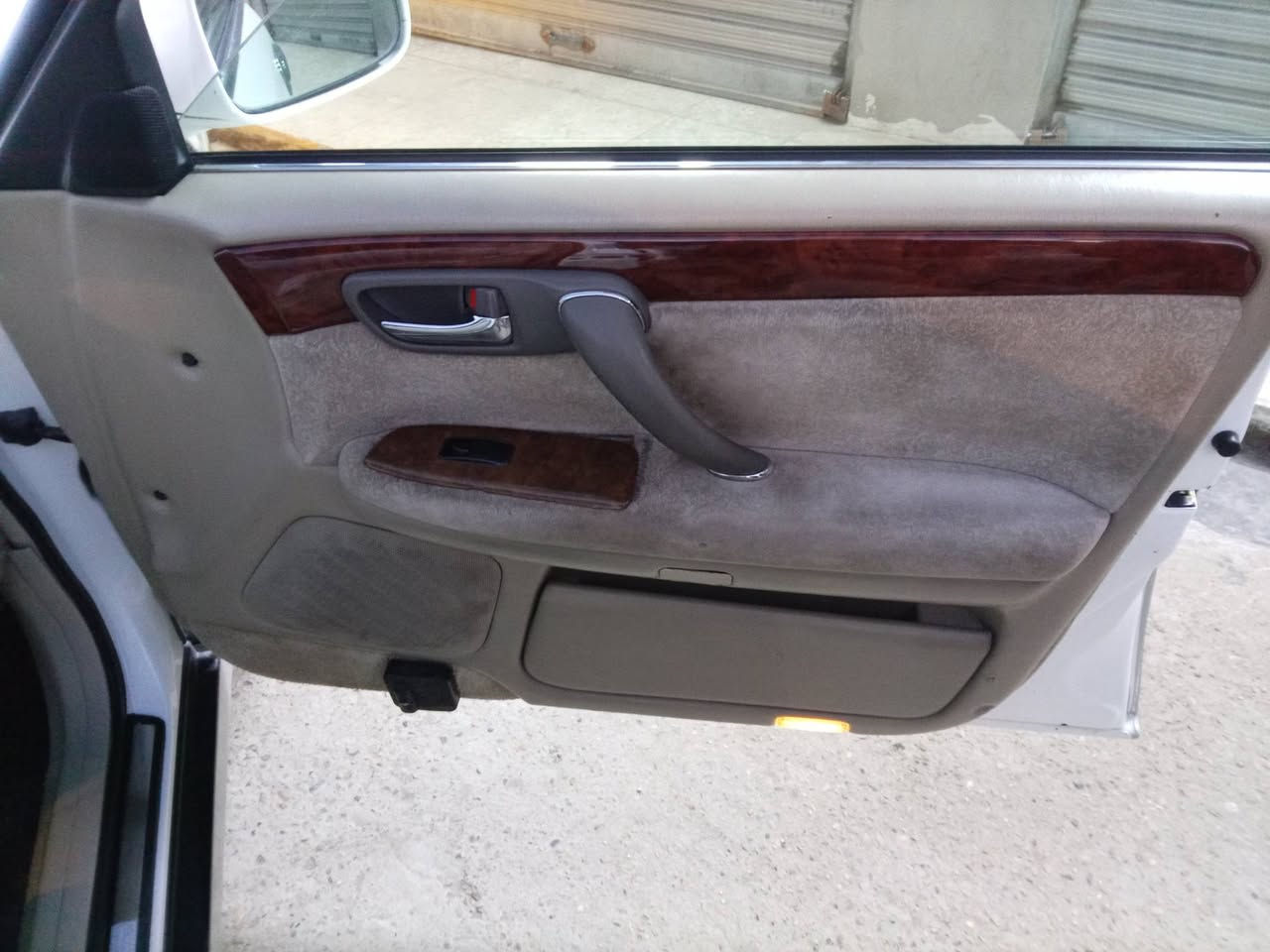 مكينه ديفوار سياره لا كص ولا صبغ  حداده صدرهه جديد تايرات جديده  سياره جاهزه لشارع تبريد شغال موديل 2000 سعرهه 150 وبيهه مجال شي بسيط ***********
