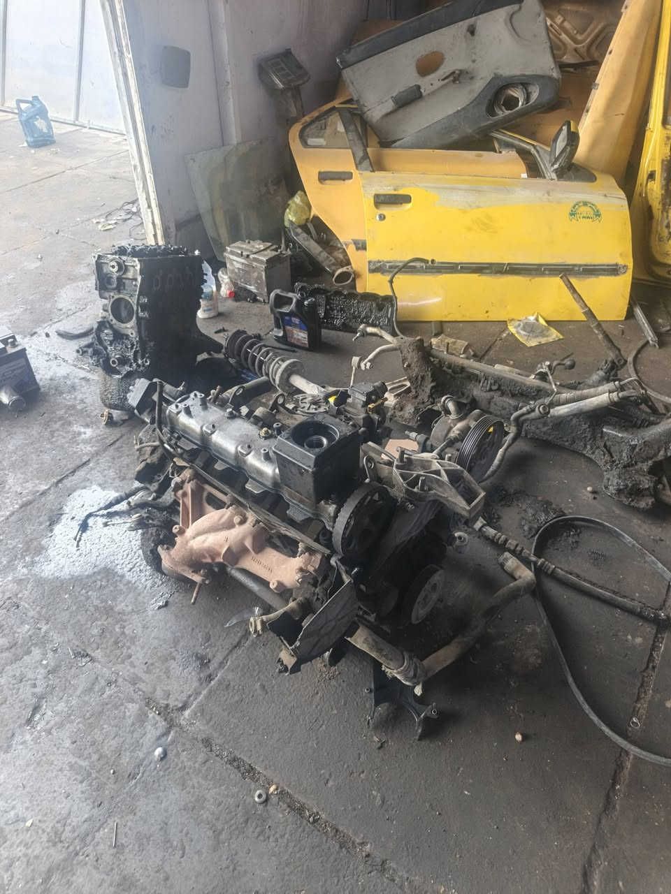 السلام عليكم تفصيخ جميع انواع السيارات الايراني  يتوفر جميع قطع السيارات الايراني اشتري السيارات تسقيط سعر 12 ورقه فما فوق مصفر هاي غرامات بصمه سريعه عنوان الزعفرانيه قرب جامع الصدرين  ***********
