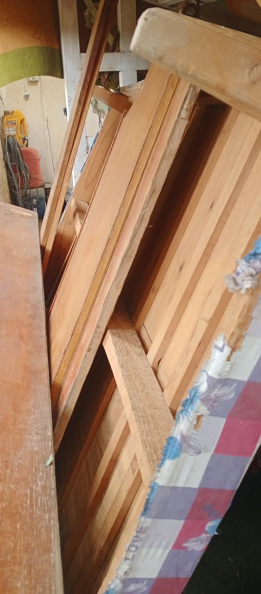 جربايه ام النفرين الخشب القديم القوي وياهه التاج مالتهه اوياهه مندر تعبان مو كلش نضيف للبيع ب 50
رقم الهاتف ***********
