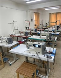 تتوفر مكائن خياطه + اوفرات مستعمله ( نظيفه جداً )  ب اسعار مناسبة جداً...