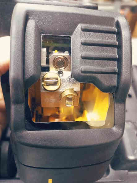 ليزر ديولت اصلي
خطين احمر 
جديد 
انتاج ٢٥ 
مكاني بغداد حي العدل 
يوجد توصيل 
***********
واتساب
