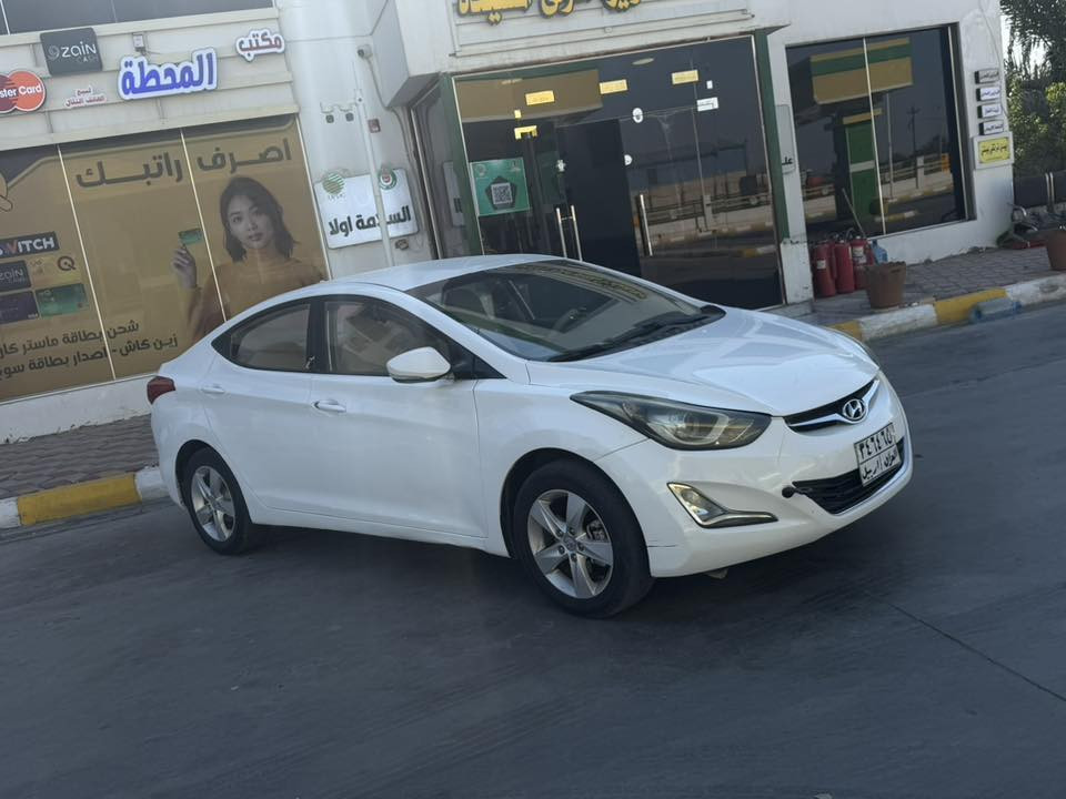 سلام عليكم 

النترا2013بيه 4قصع 

صبغ بدون دواخل سياره جاهزه 

ربع ماتصرف عليهه تخم تاير صدر 

محرك تبديل كامل قبل 20يوم 

سياره مابيه اي نقص محرك 1600وكاله او تحويل 

مكان واسط الصويره 

***********//***********
