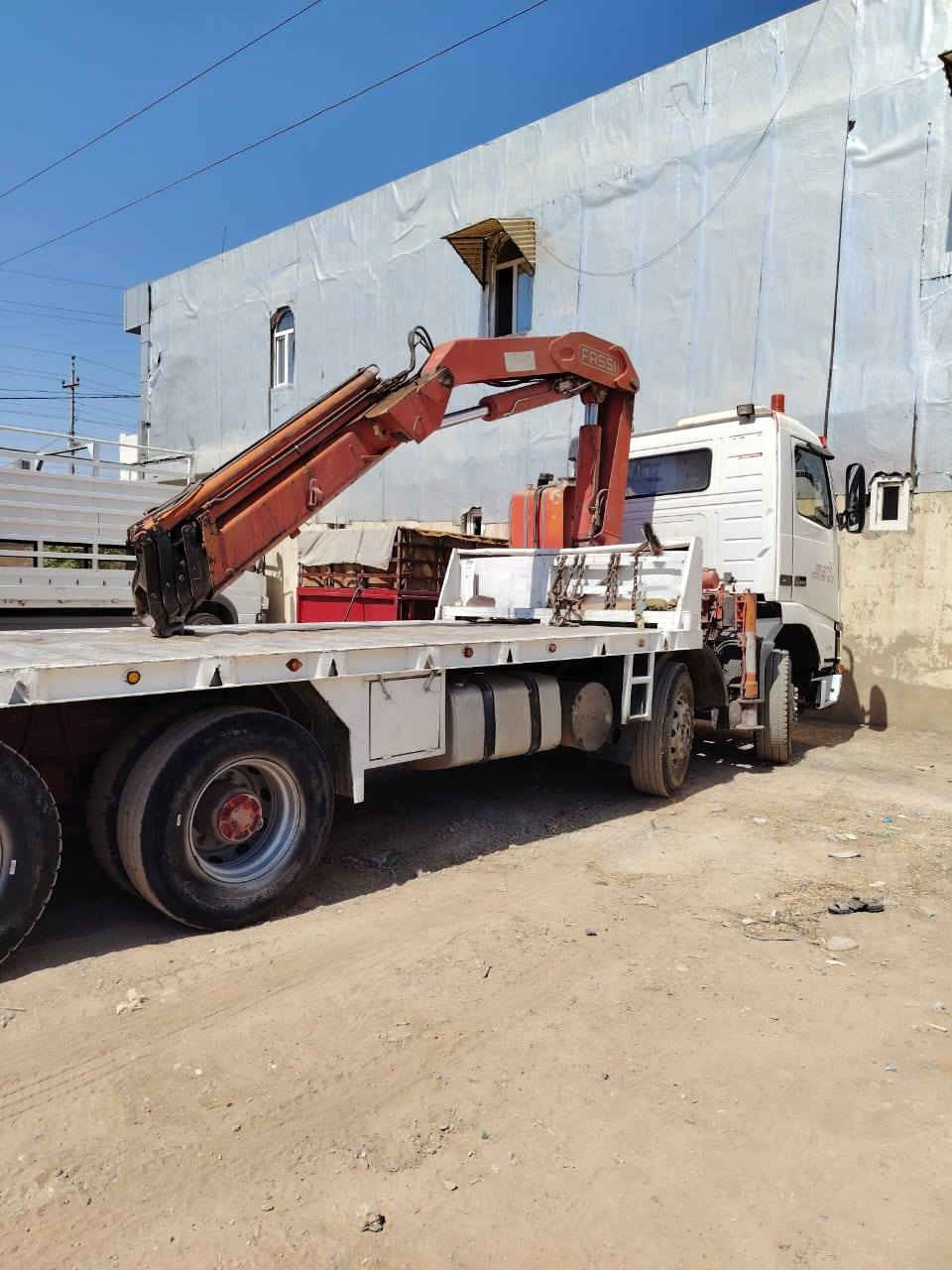 السلام عليكم كرين فاسي موديل 2002 حجم300 اربعه سلايت جك مكفول وجديد *********** مكان كركوك قضاء الحويجه
