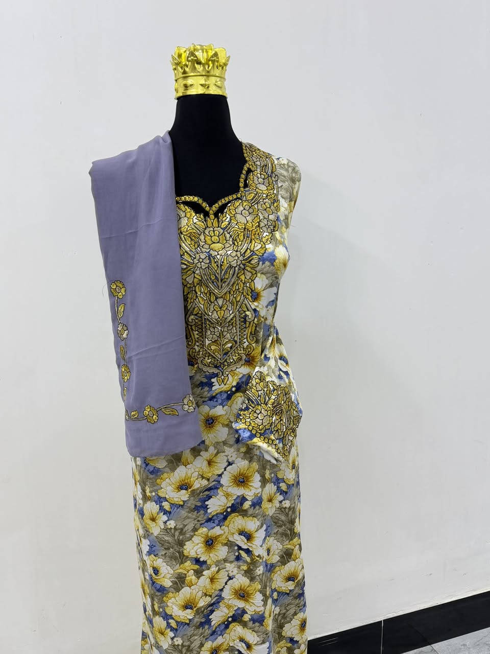 السلام عليكم
السلام عليكم 
مخاور امارتيه مع شال كوالتي جداً ممتاز  جميع الموديلات 
يتوفر توصيل   
للتواصل(***********)
