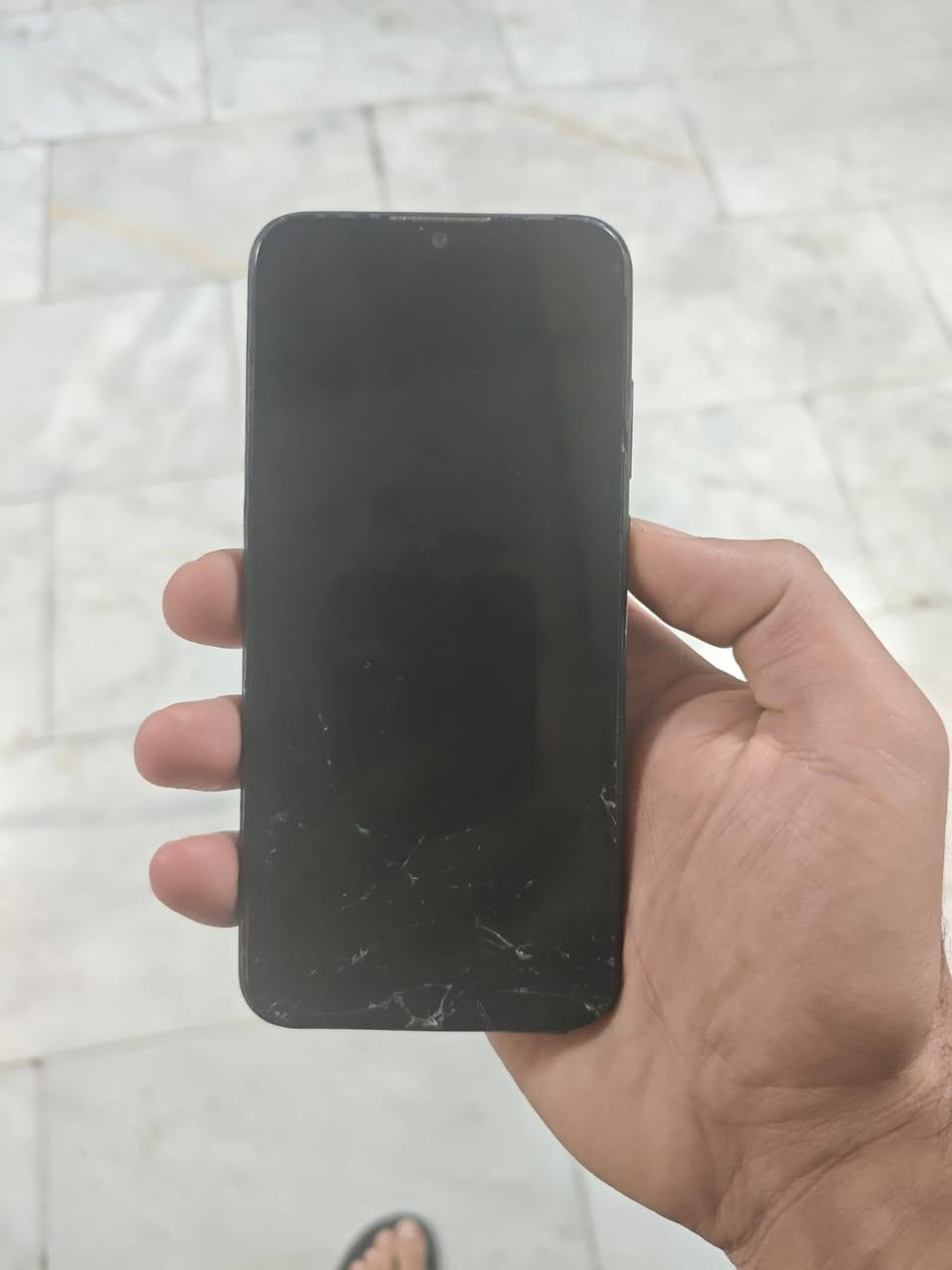 بيع موبايل هونزa8 بي فطر بشاشه للبيع موبايل شغال سعره  40 الف مكان بغداد لحارثيه ***********،،لتواصل عل هذا رقم
